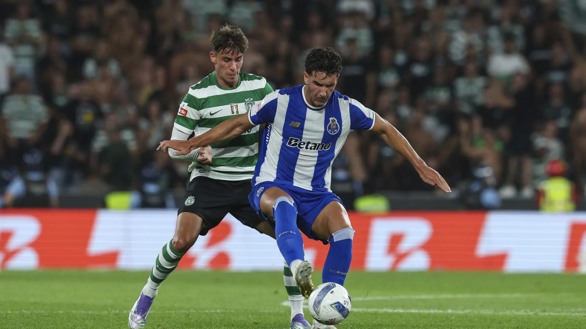 
                    FC Porto-Sporting: Jogo que 'vale' sete pontos e pode ser chave na I Liga
                