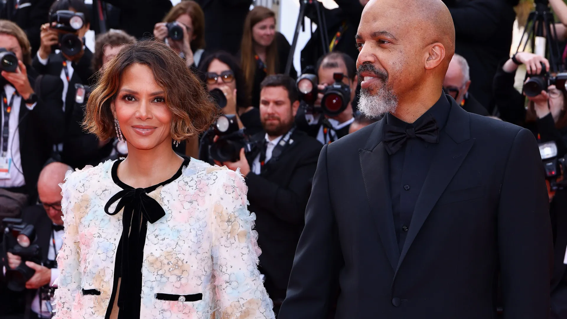 
                    Parabéns! Halle Berry foi pedida em casamento pela quarta vez 
                