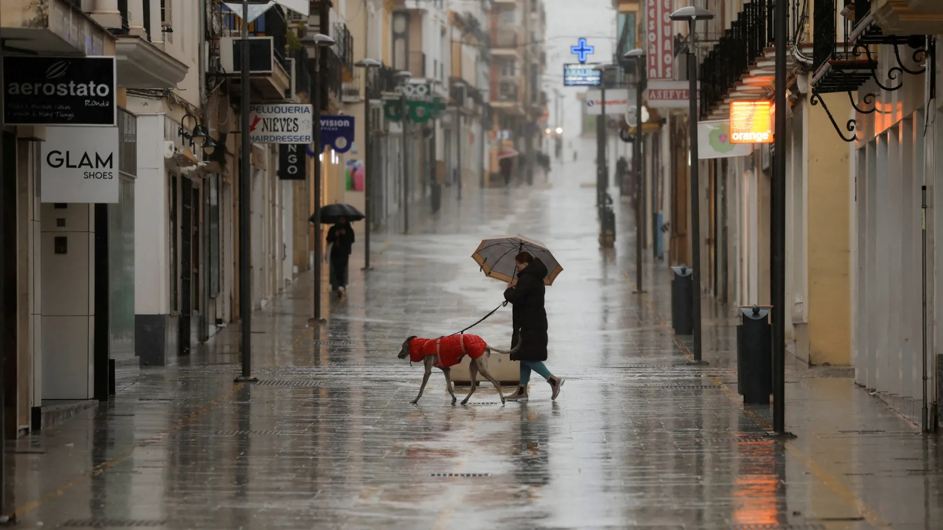 
                    Leonardo despede-se com uma morte e 11.000 desalojados na Andaluzia
                