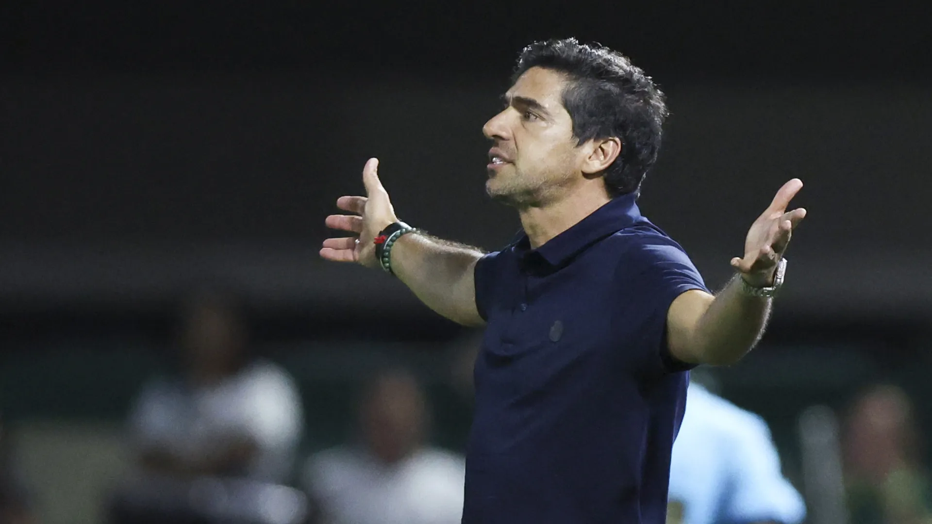 
                    Abel Ferreira e Luís Castro provocam 'chuva de golos' no Brasileirão
                