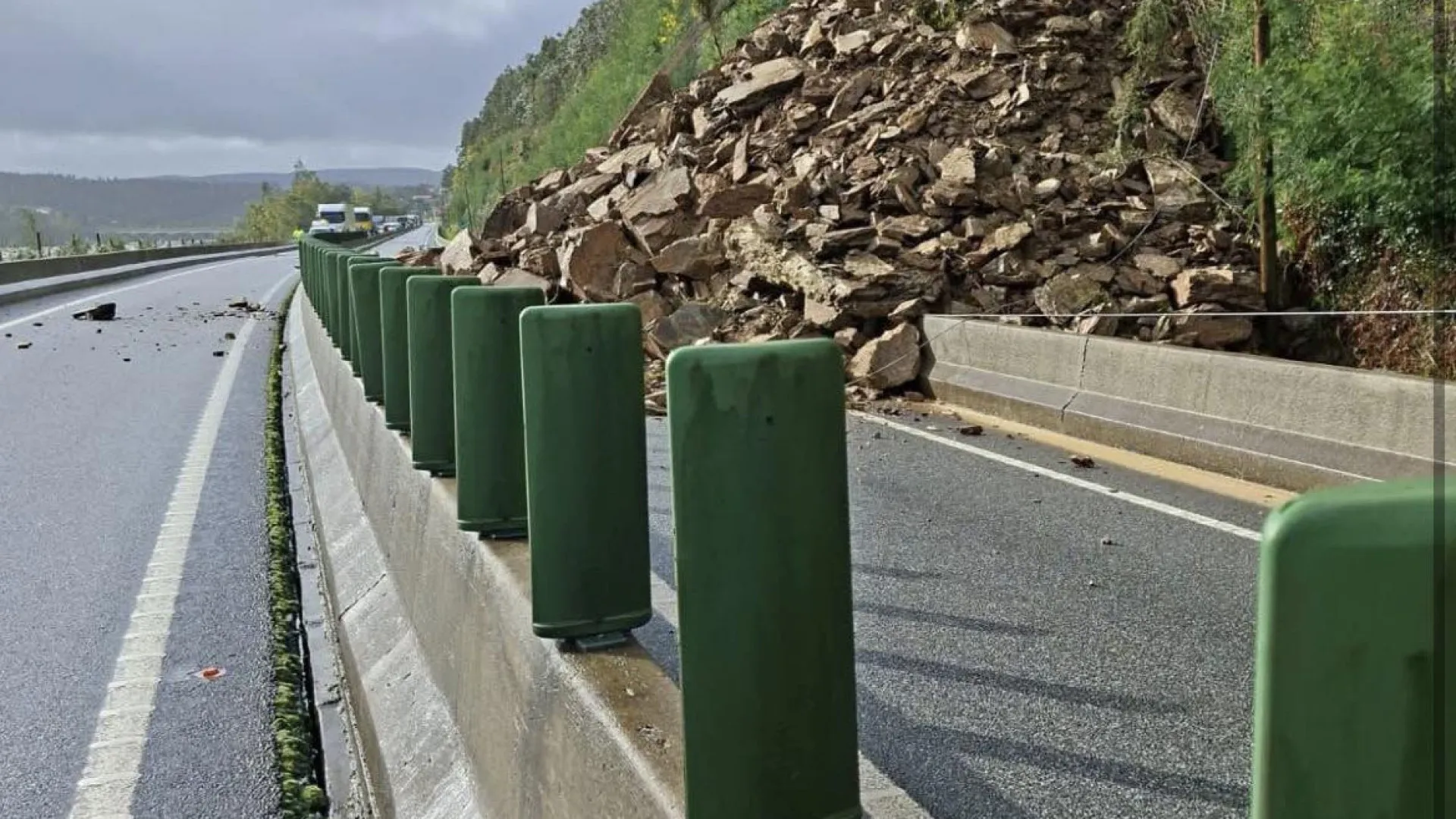 
                    IP3 cortado nos dois sentidos devido a derrocada em Almaça
                