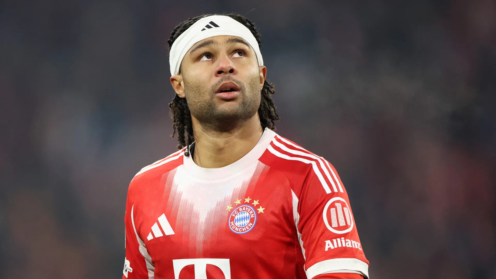 
                    Oficial: Em final de contrato, Serge Gnabry renova com Bayern Munique
                