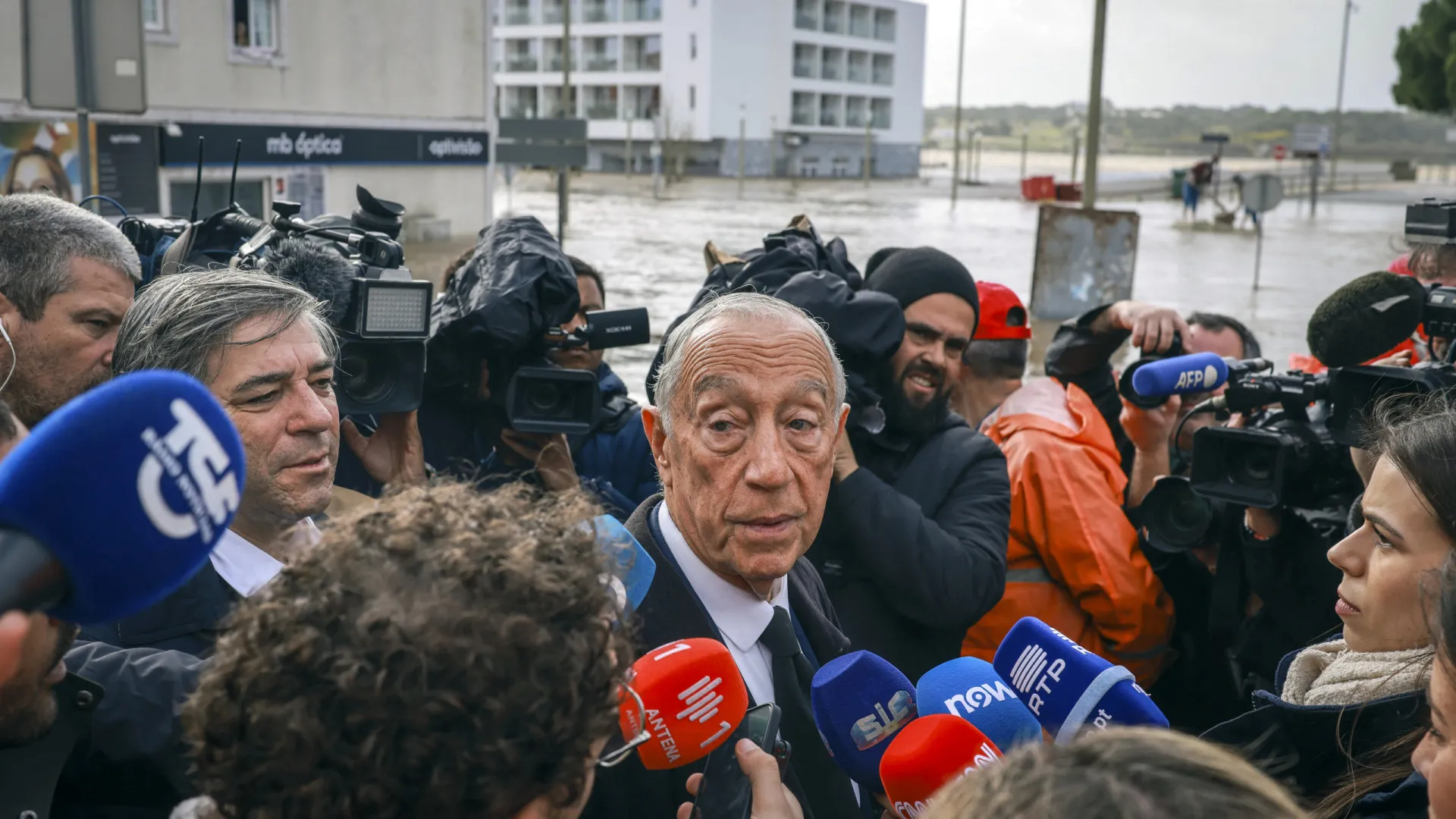 
                    Marcelo adia visita a Madrid em decisão conjunta com Rei Felipe VI
                