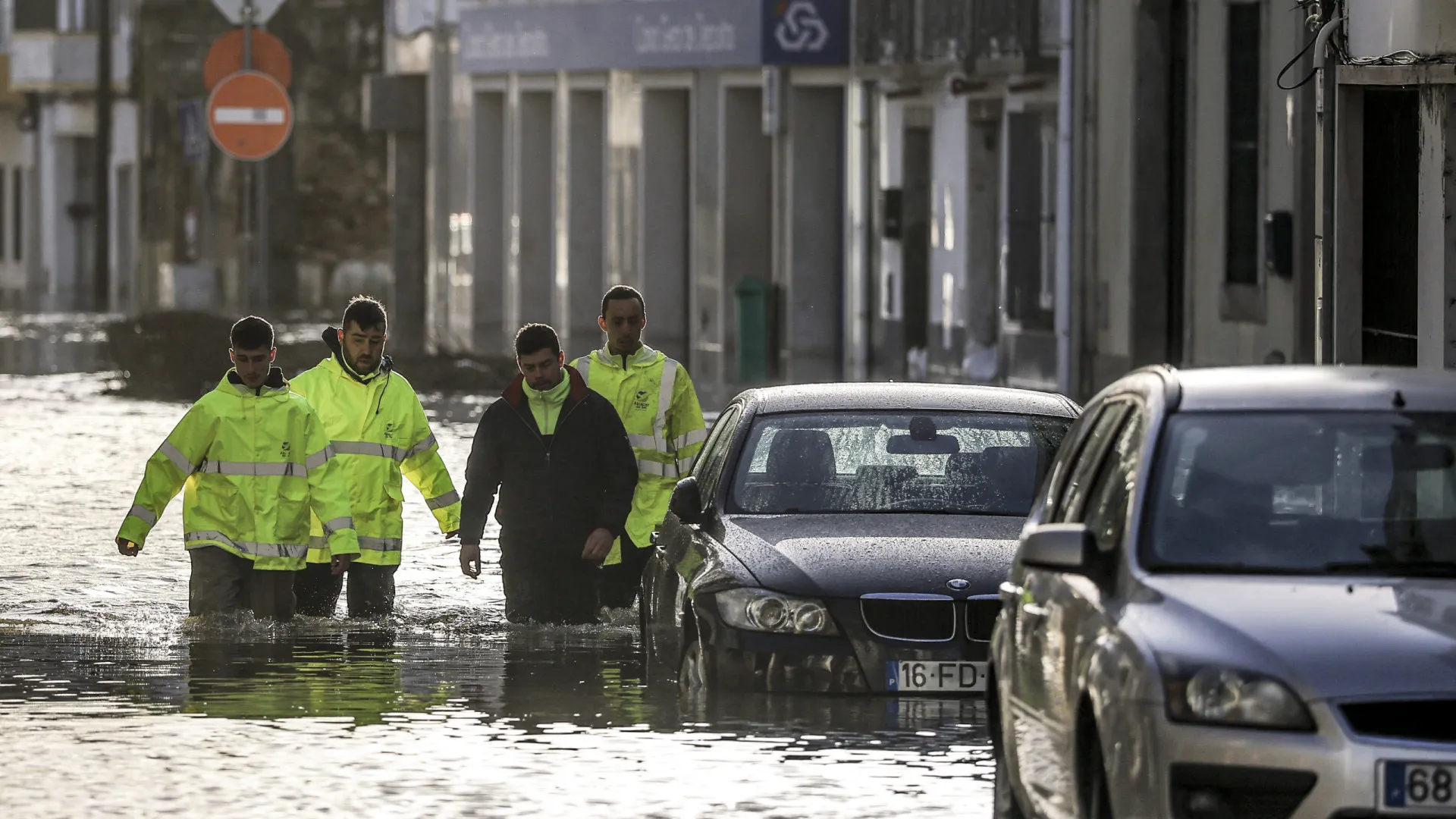 
                    Em que casos se podem adiar eleições? E quantas vezes? Fique a par
                