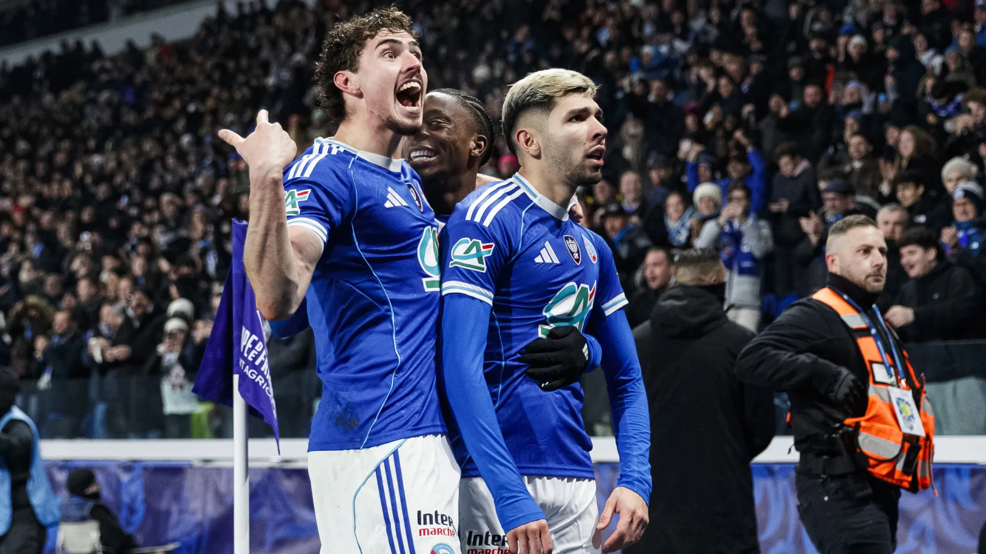 
                    Strasbourg bate AS Monaco e avança para 'quartos' da Taça de França
                