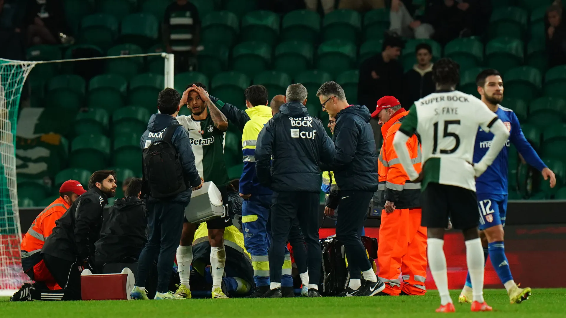 
                    AVS revela novos detalhes após lesão grave de Antoine Baroan
                