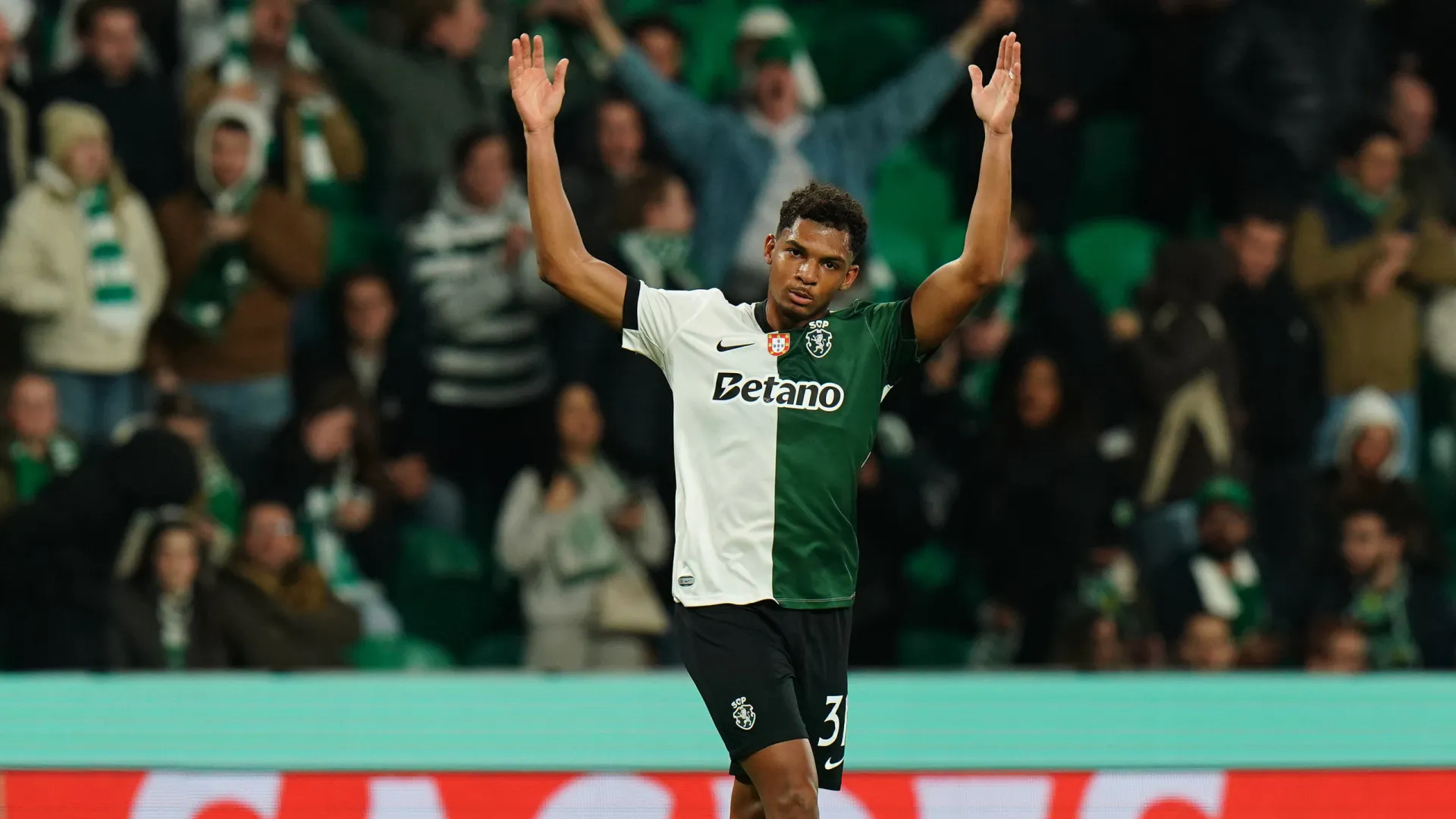 
                    Luís Guilherme estreou-se a marcar: 