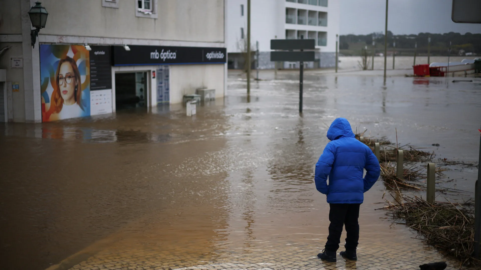
                    Cheias obrigam ao realojamento de 26 pessoas no Cartaxo
                