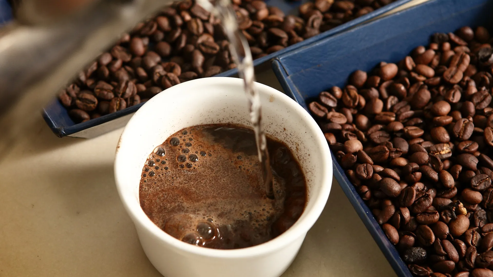 
                    Quem tem pressão alta pode beber café? Sim, mas siga estas dicas
                