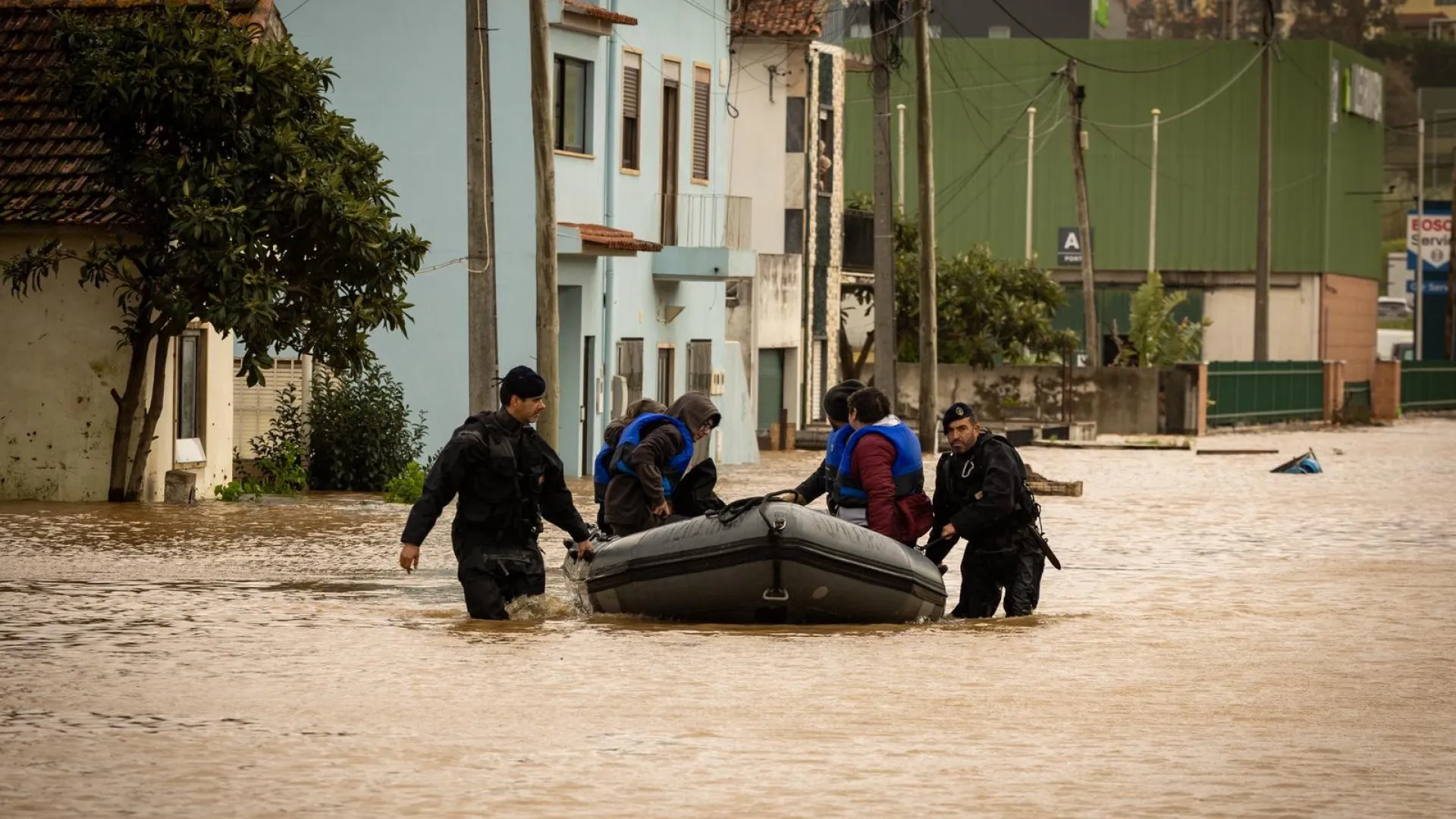 
                    Portugal vai mesmo a votos no domingo. Que municípios são a exceção?
                