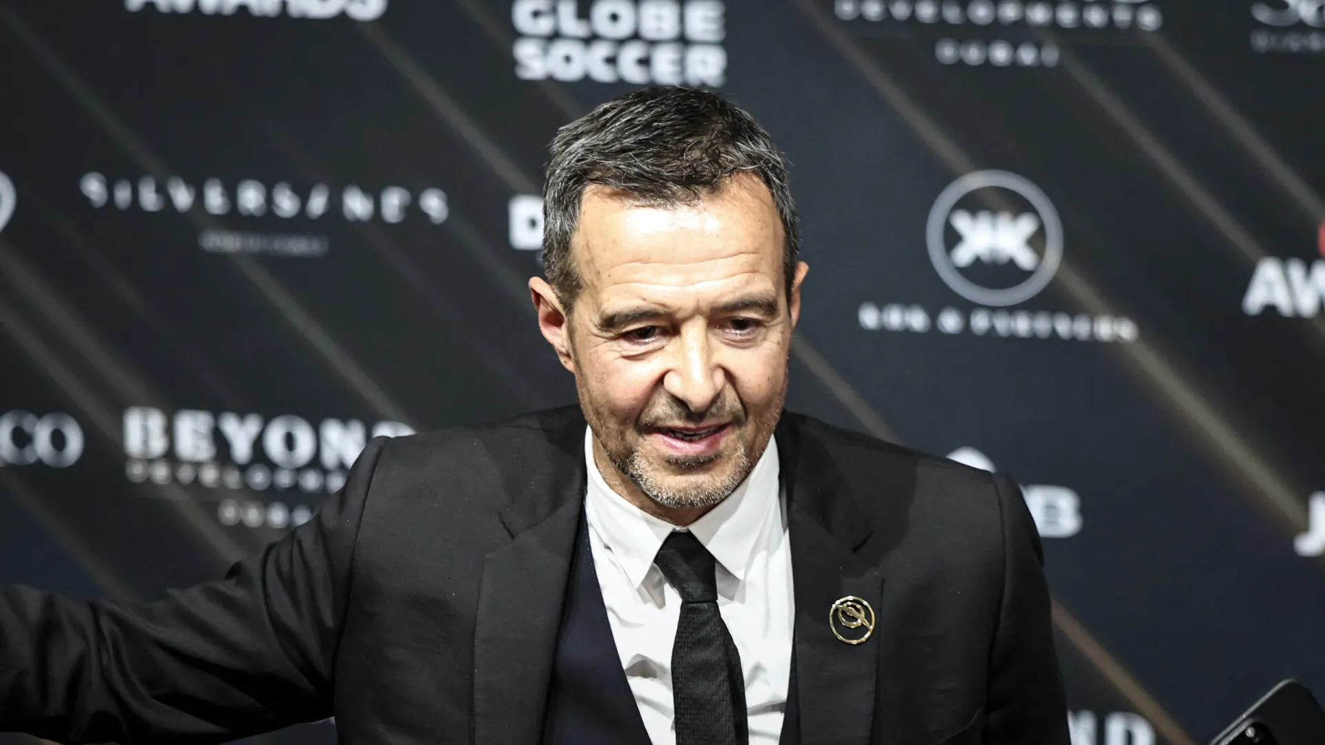 
                    Real Madrid traça alternativa a Vitinha, mas Jorge Mendes complica tudo
                