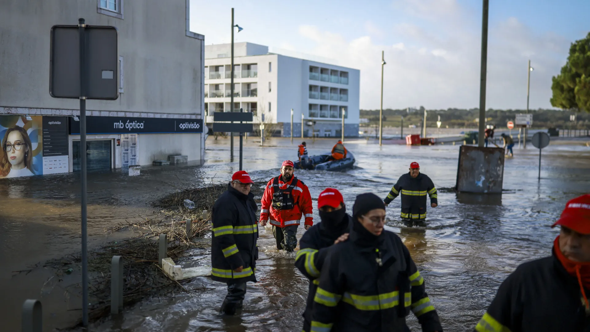 
                    Proteção civil sem reporte de situações graves com subida dos caudais 
                