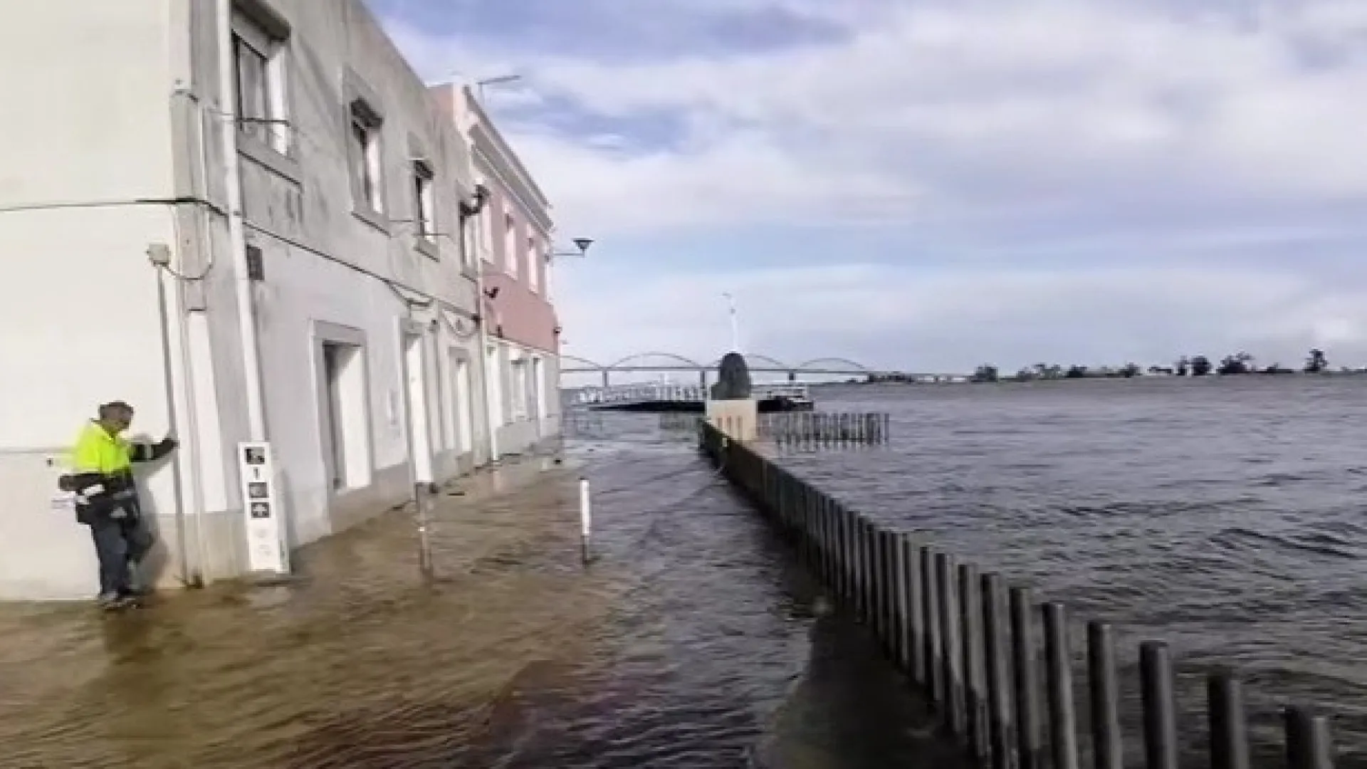 
                    Algumas zonas ribeirinhas de Vila Franca de Xira inundadas 
                