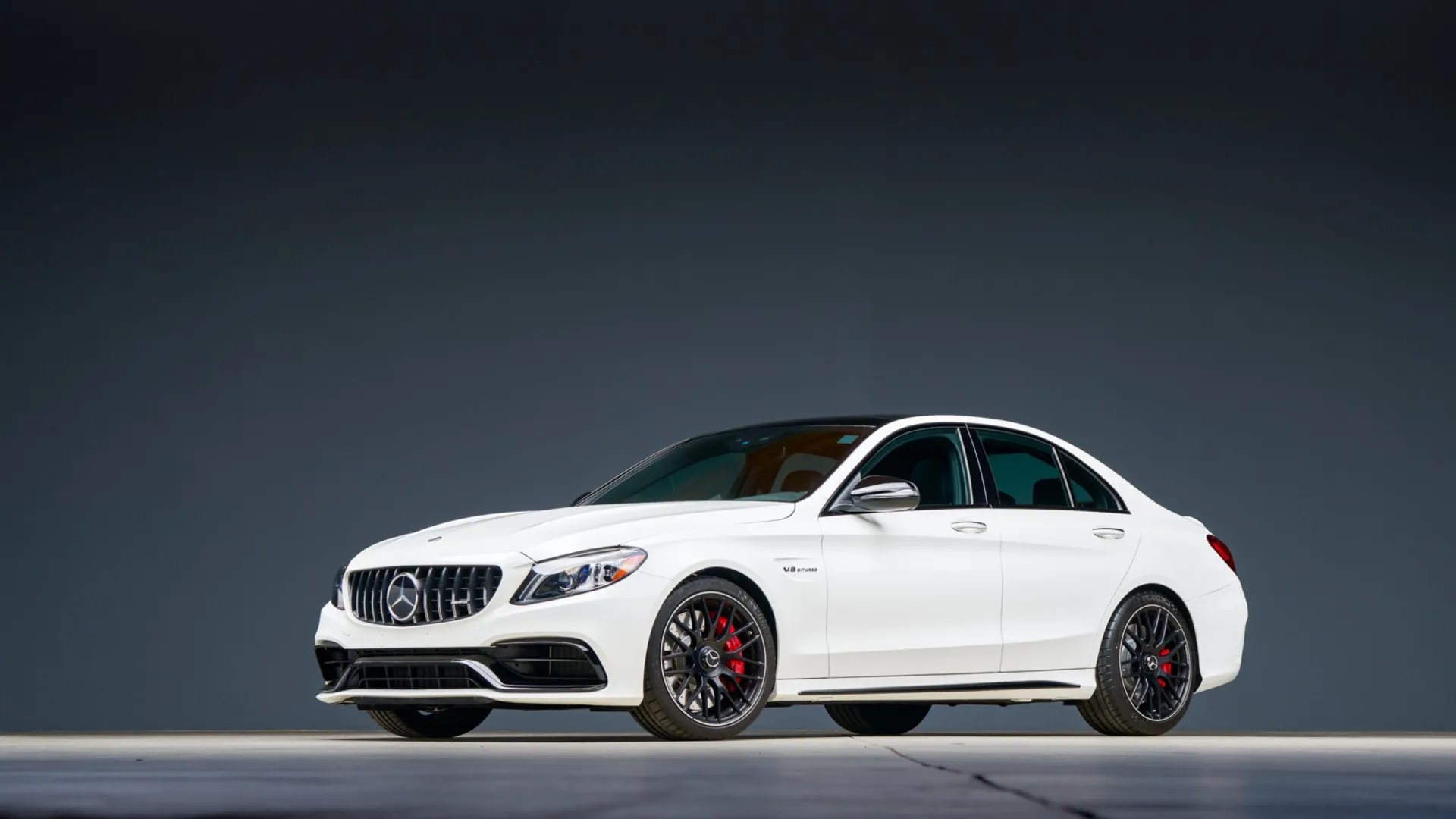 
                    Mercedes-AMG C 63 tem dias contados. Sucessor terá motor de 6 cilindros
                