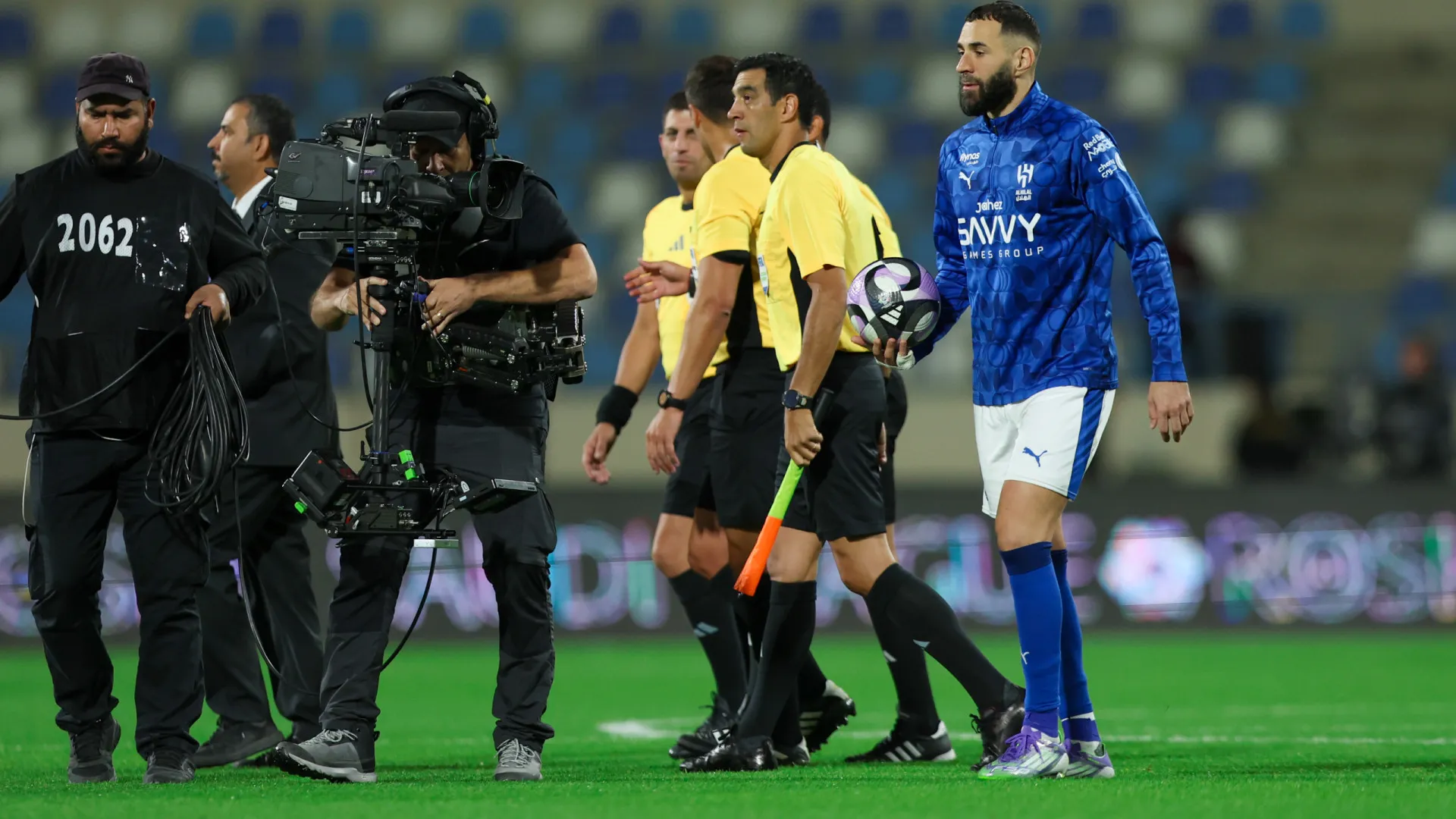 
                    Benzema recusa falar da saída que 'entornou caldo' com Cristiano Ronaldo
                