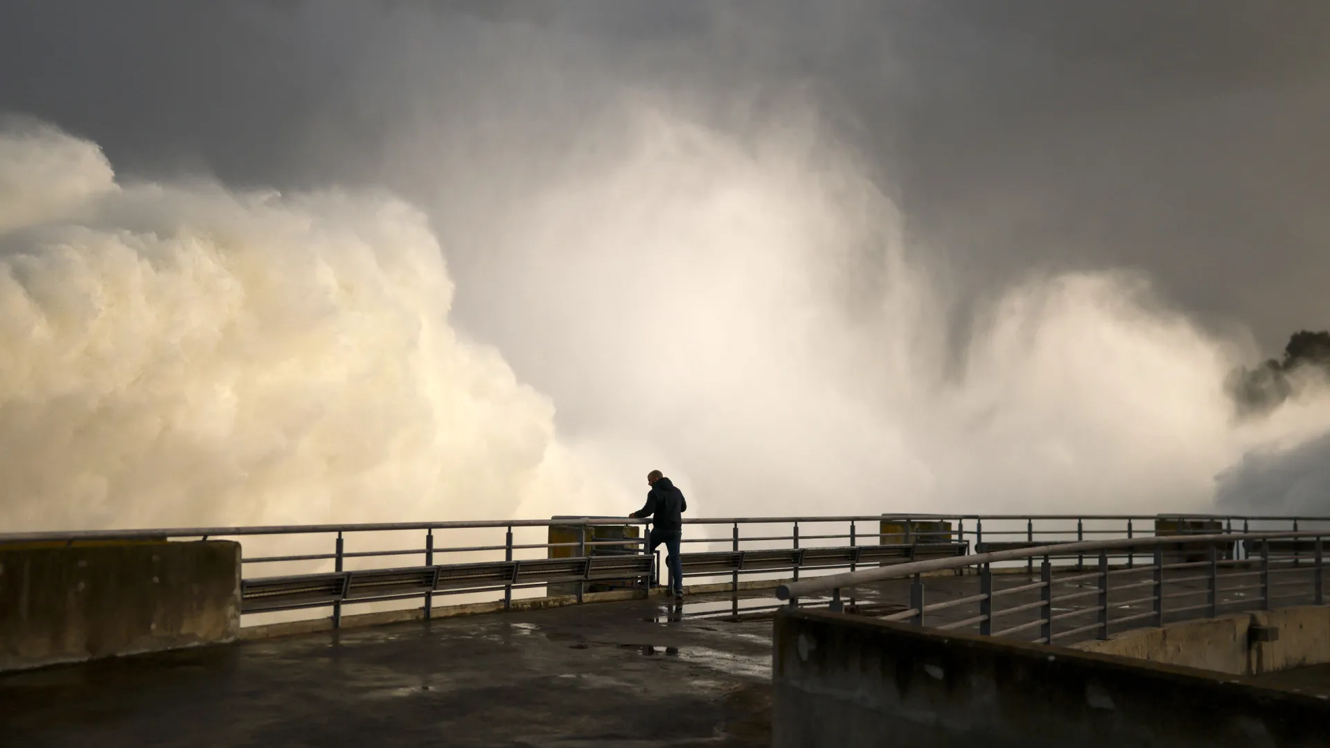 
                    Comboio de tempestades trouxe 
