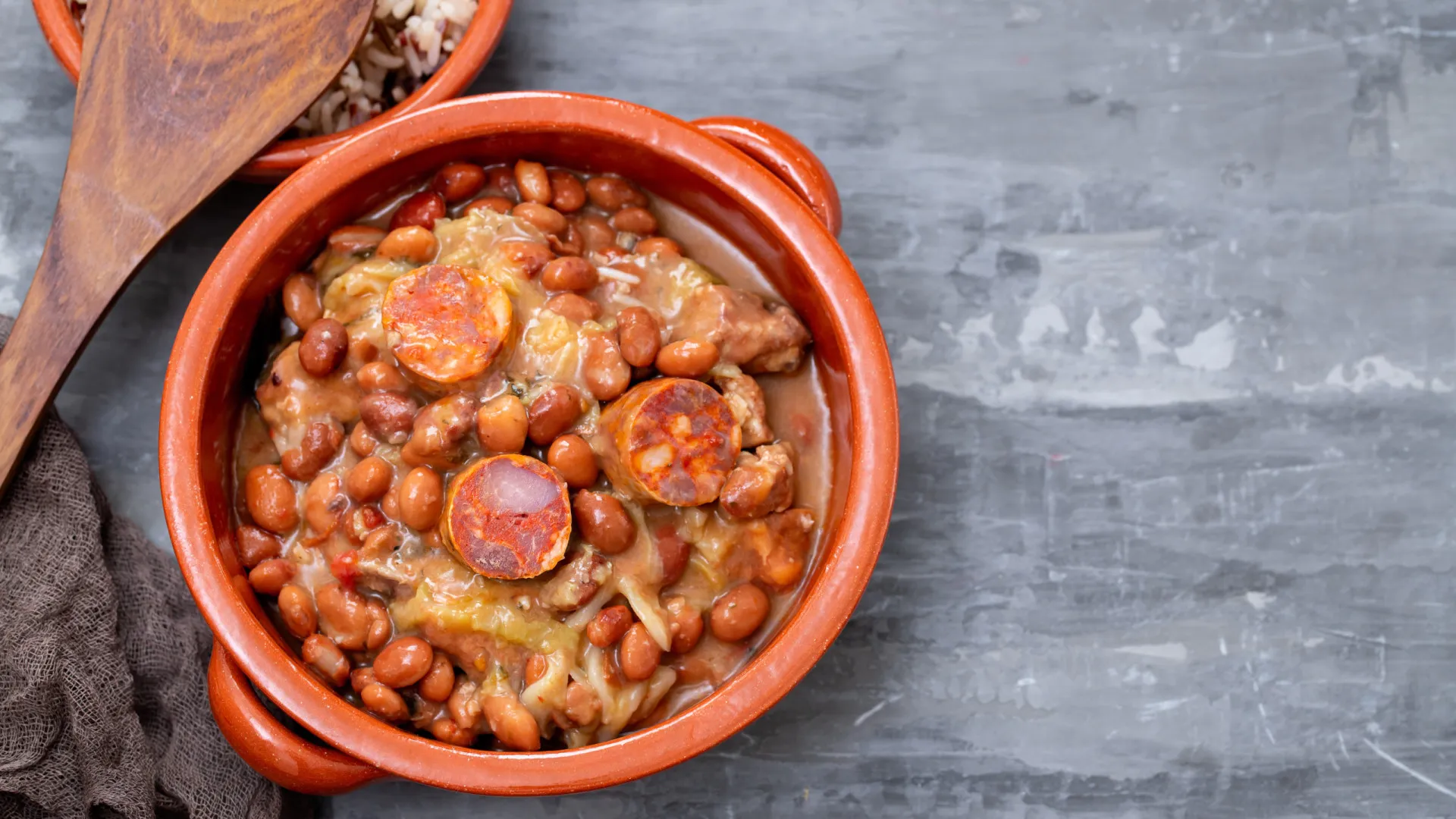 
                    Domingo rima com uma almoçarada de feijoada à transmontana
                