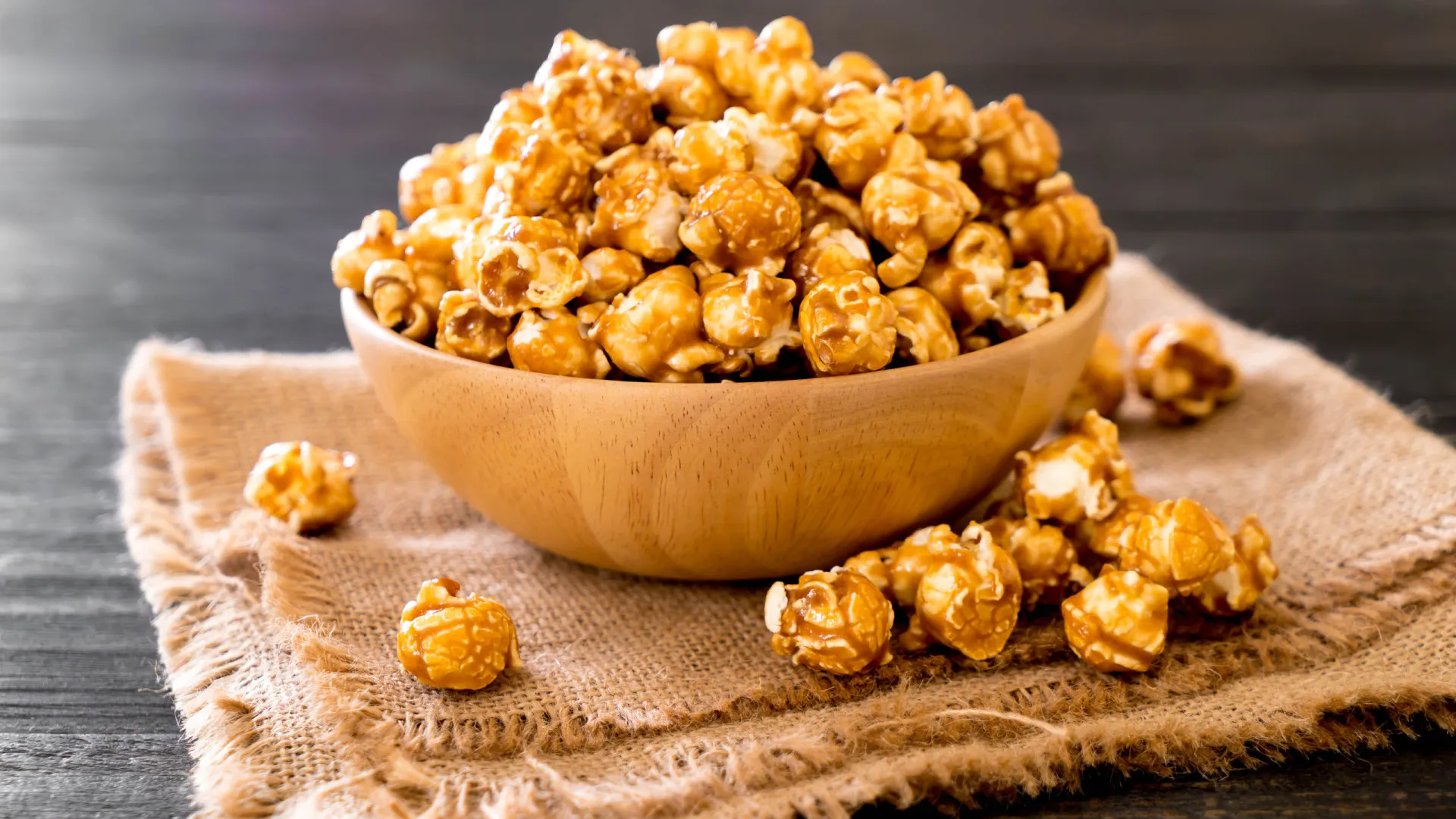 
                    3 receitas de pipocas para acompanhar a noite eleitoral no sofá
                