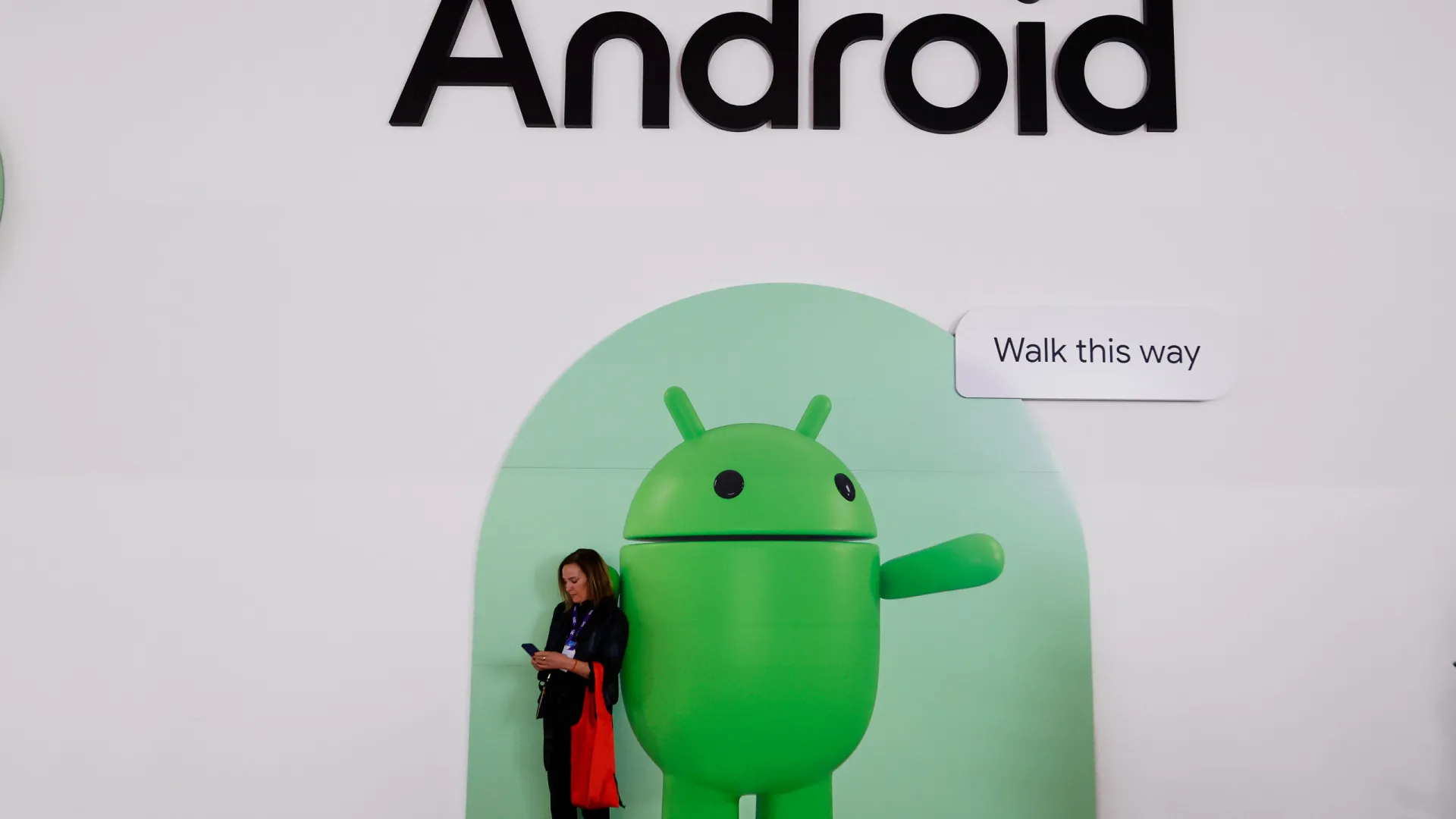 
                    Compatibilidade com o AirDrop da Apple chegará a mais telemóveis Android
                