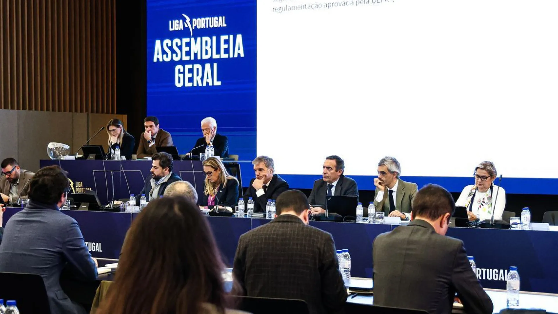 
                    Vitória SC e Estrela da Amadora disponíveis para ceder verbas da UEFA
                