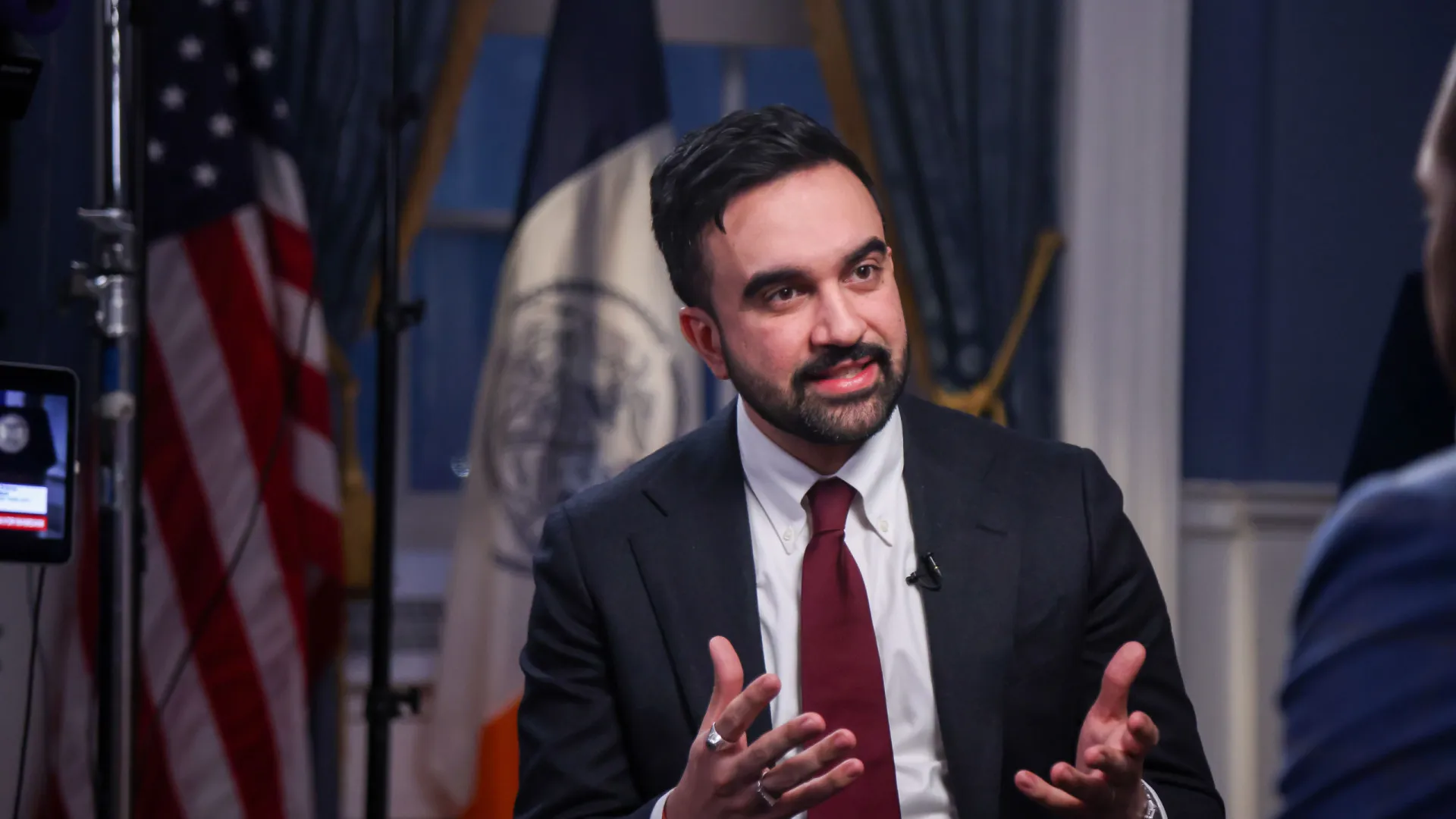 
                    Mamdani reforça proteção de imigrantes em Nova Iorque e critica ICE
                