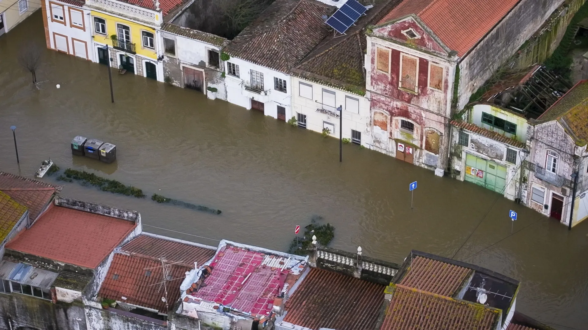 
                    AO MINUTO: Há mais de mil deslocados; Mau tempo 