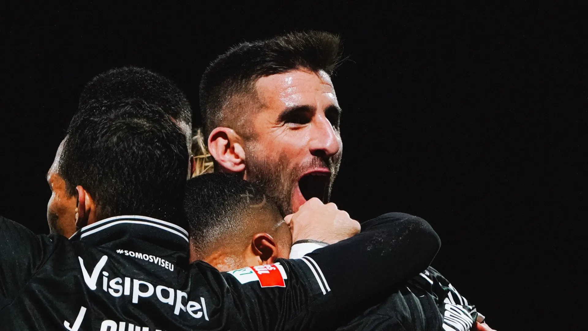 
                    Capitão do Académico arrasa arbitragem após derrota contra FC Porto B
                