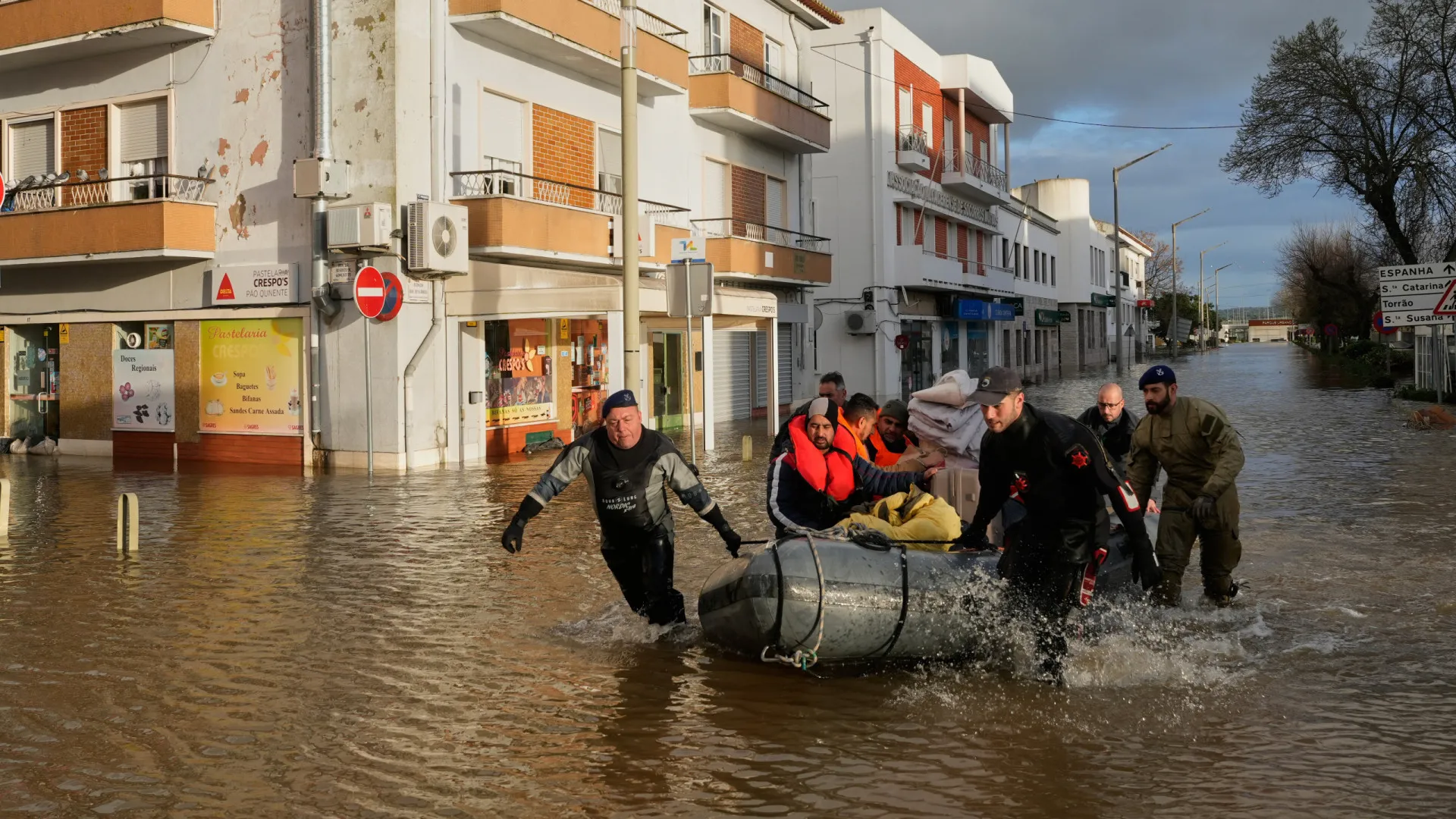 
                    Caldas de Penavoca com produção 