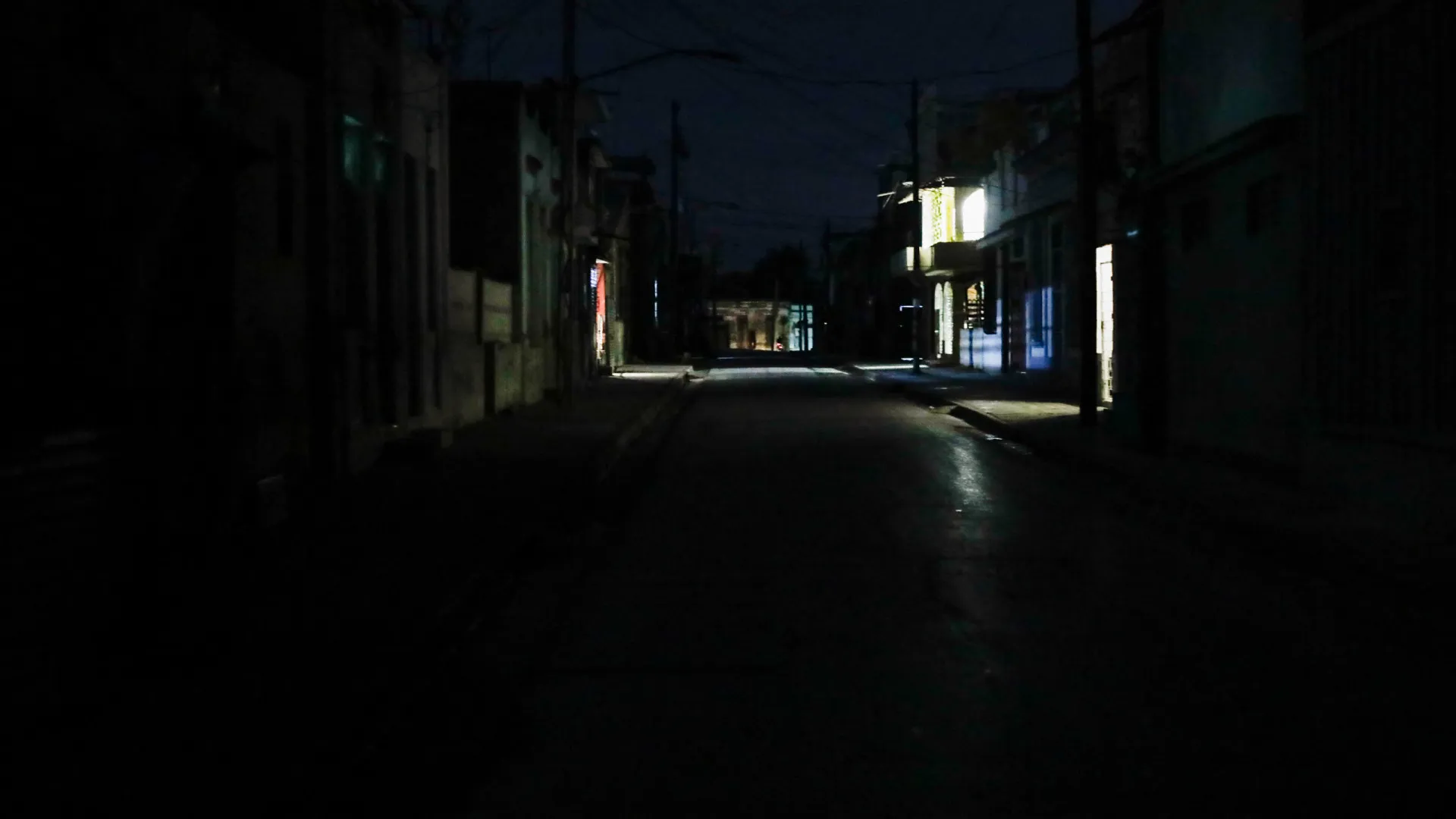 
                    Crise energética obriga Cuba a encerrar hotéis e a transferir turistas
                