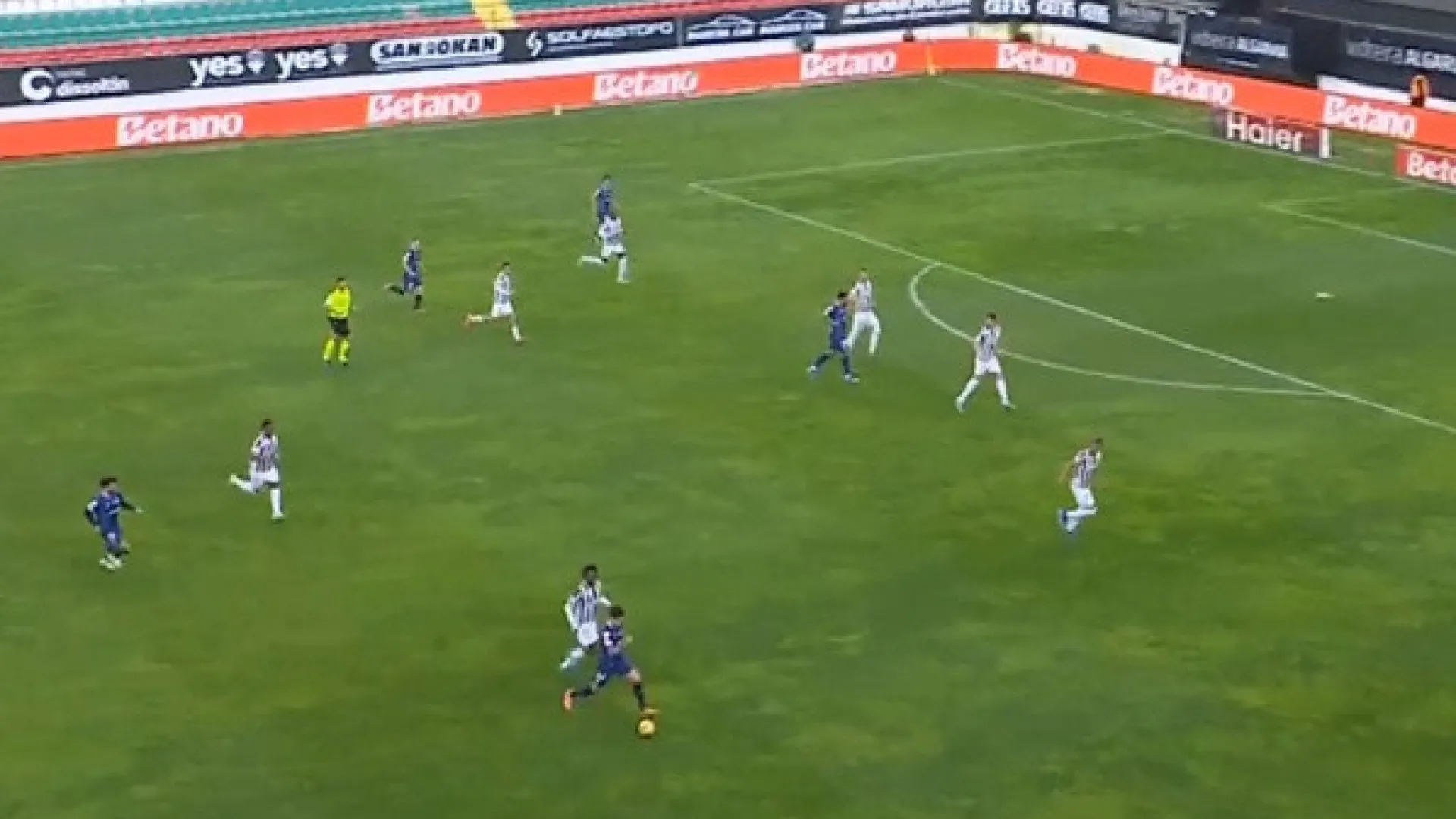 
                    Tem um minuto? Reveja o triunfo do Estrela da Amadora na estreia de Petit
                