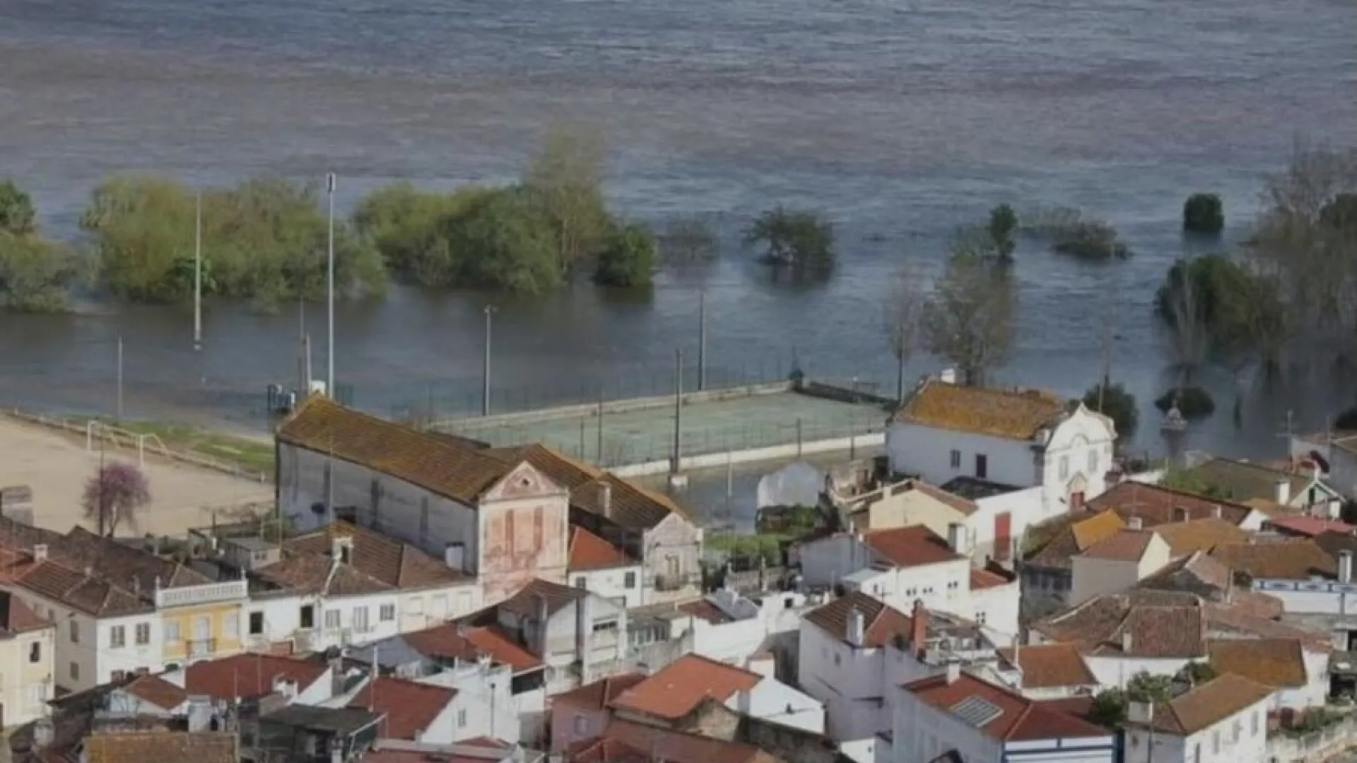 
                    Santarém alerta para falta de capacidade para concluir todos os projetos
                