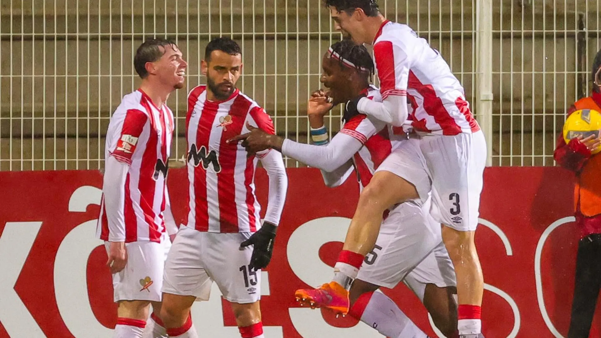 Leixões faz reviravolta com golo na reta final e vence Paços de Ferreira