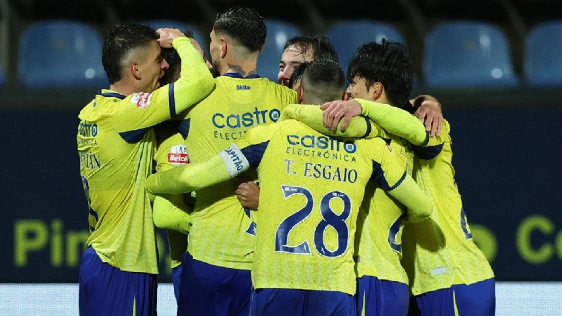 
                    Vitória SC desperdiça 'prendas' dos adversários e perde na ida a Arouca
                