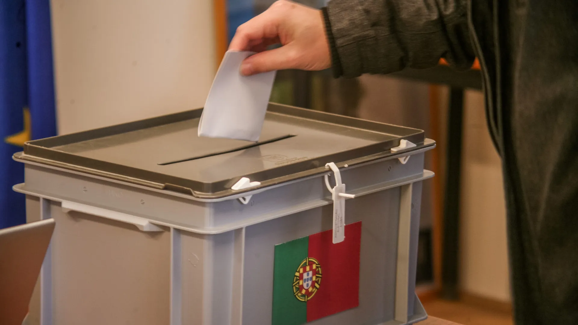 
                    AO MINUTO: Portugal elege sucessor de Marcelo; Seguro ou Ventura?
                