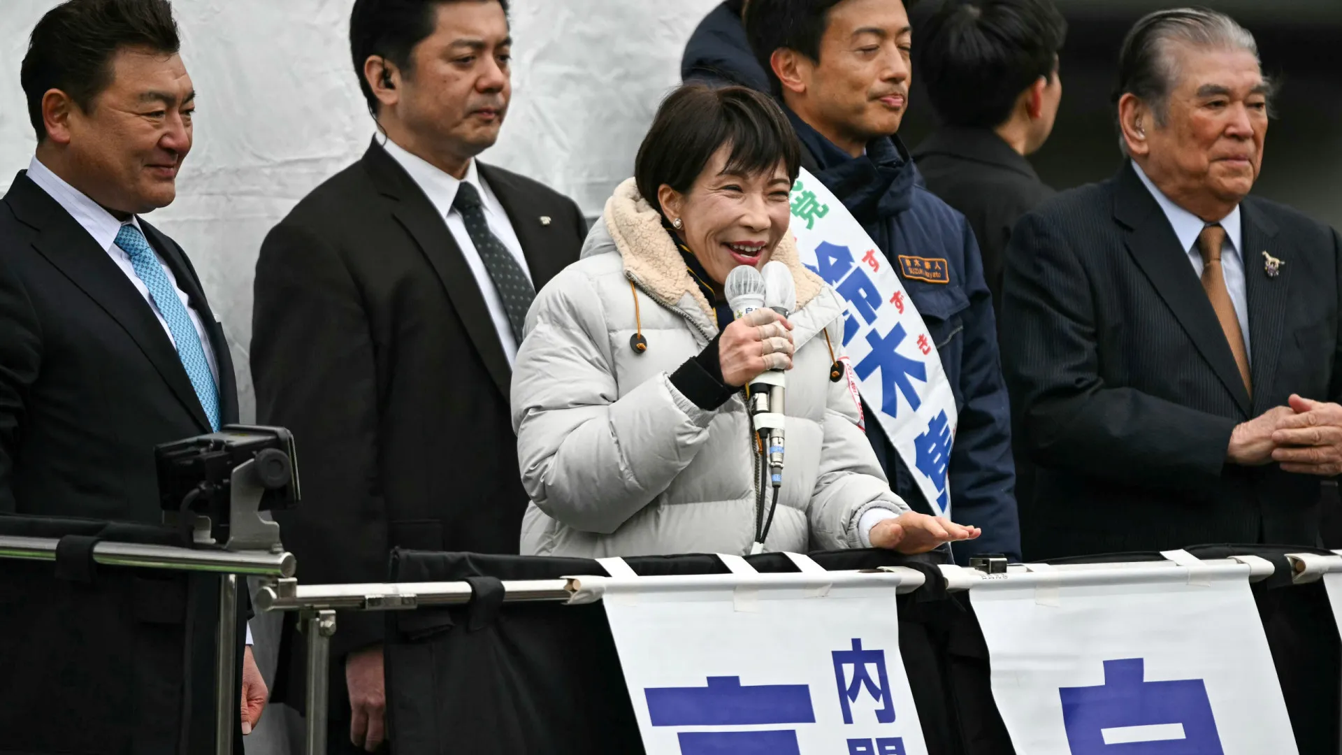 
                    Primeira-ministra japonesa promete 