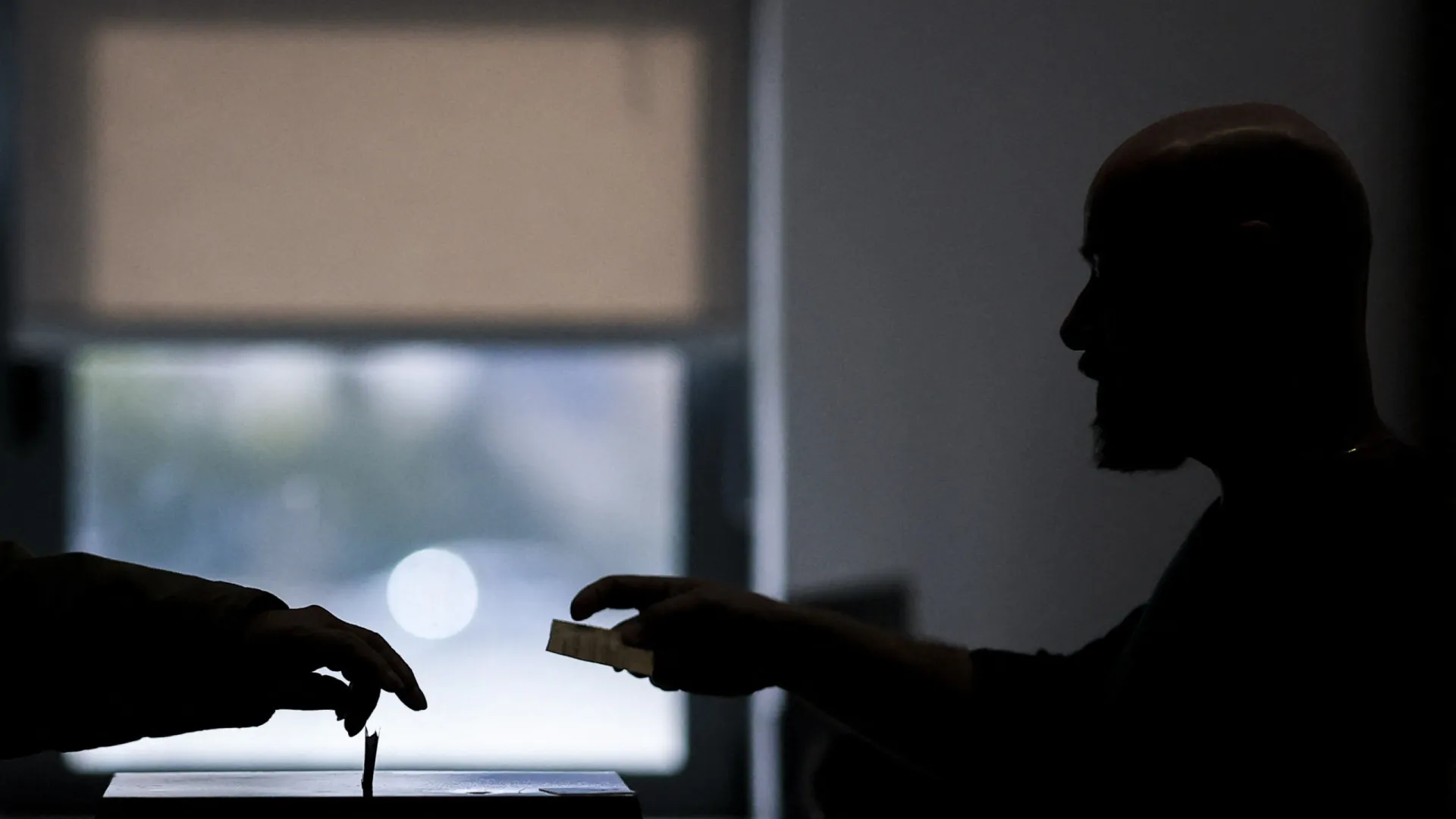 
                    Duas freguesias de Montemor-o-Velho estão a votar sem eletricidade
                