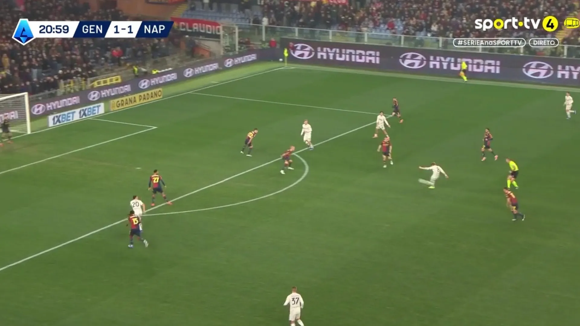 
                    O golaço de Scott McTominay no jogo de 'loucos' entre Genoa e Napoli
                