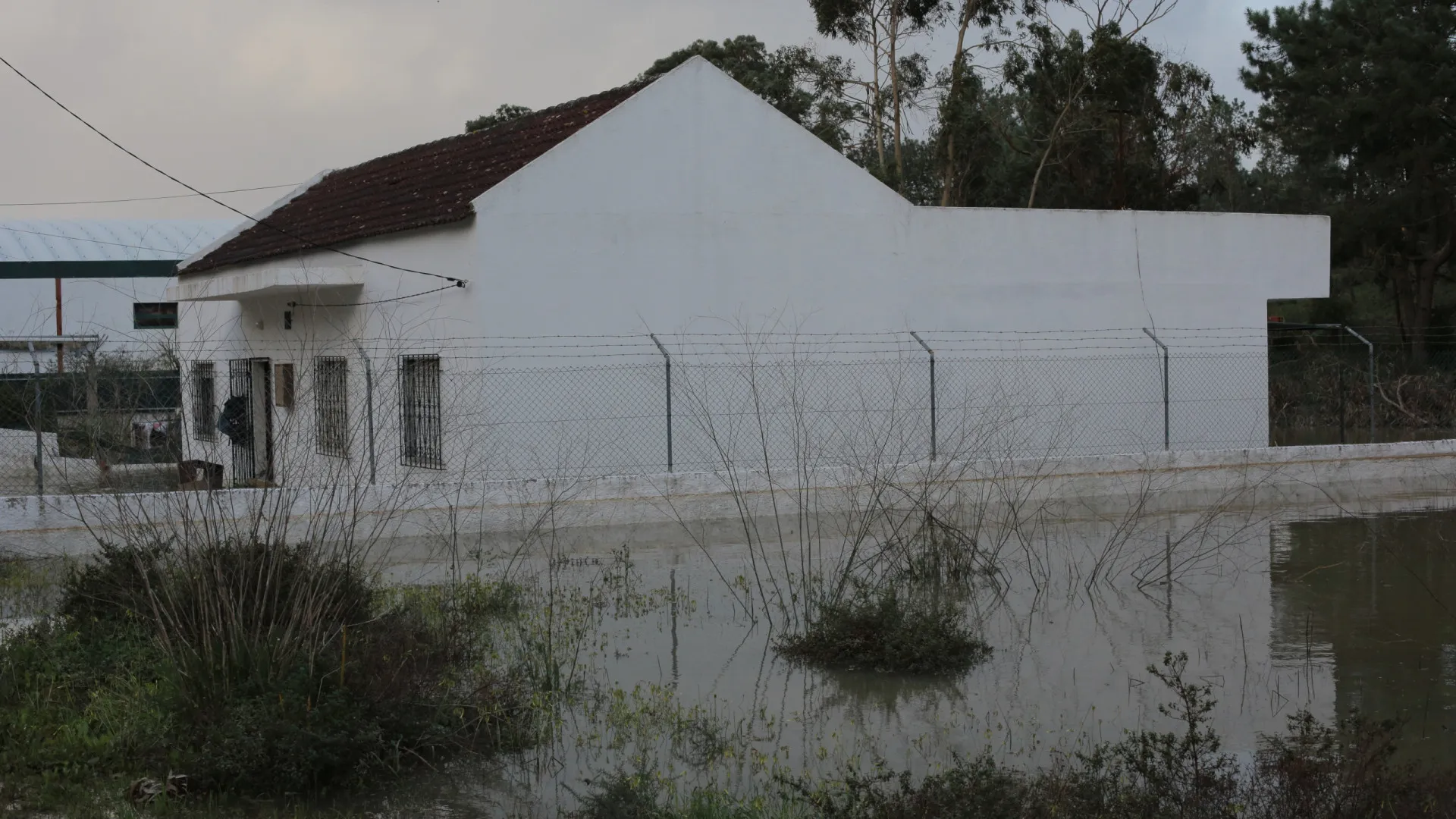 
                    Mau tempo: 36 adultos e 30 crianças de Camarate alojados em zona de apoio
                