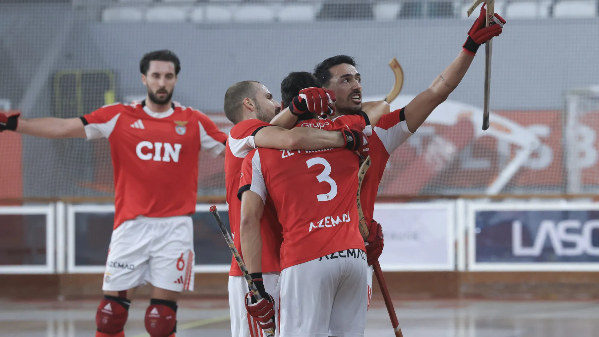 
                    Após goleadas, Benfica mantém liderança, Sporting e FC Porto seguem perto
                