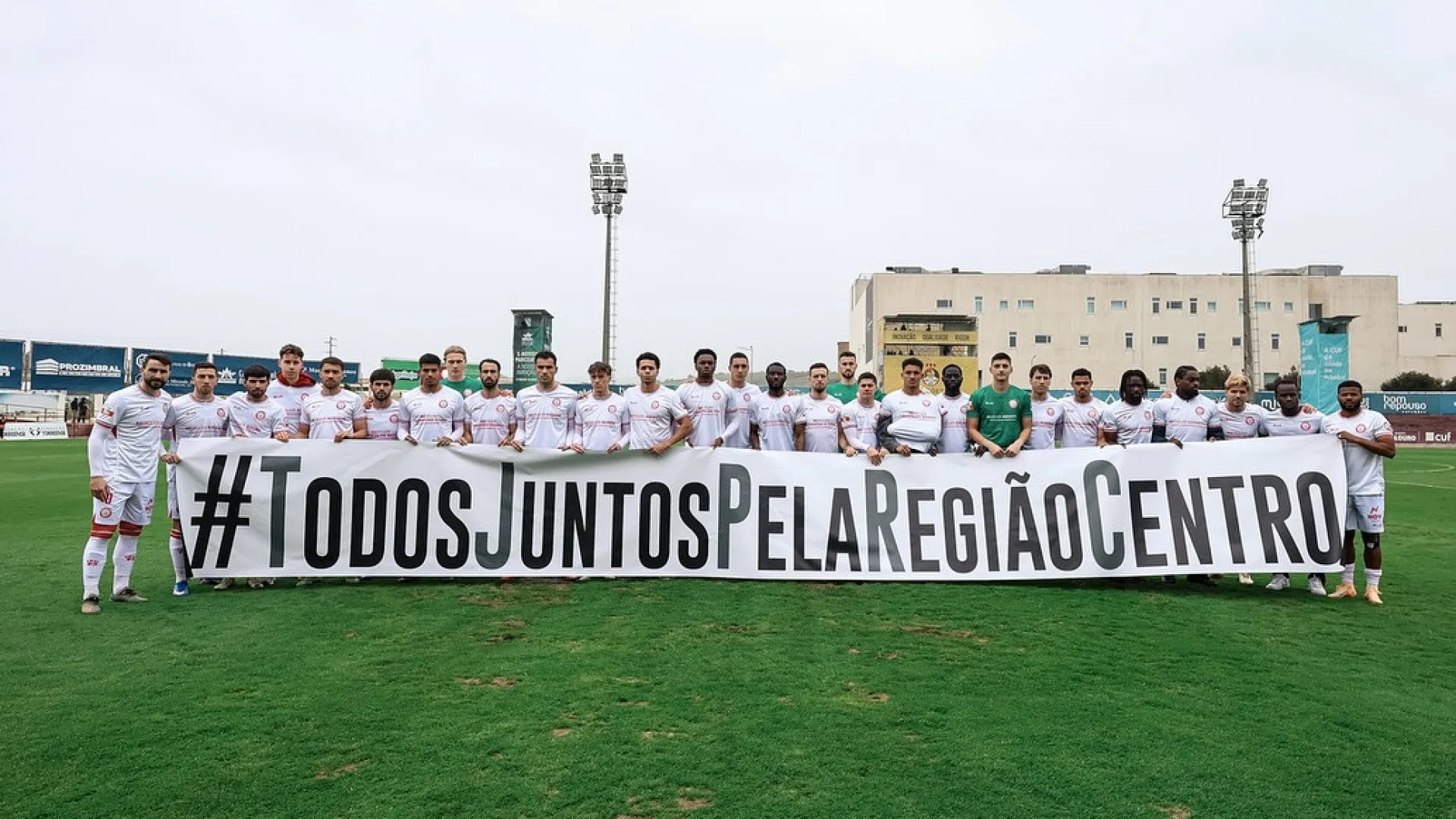 
                    União de Leiria não esquece estragos e foi a jogo com camisola especial
                