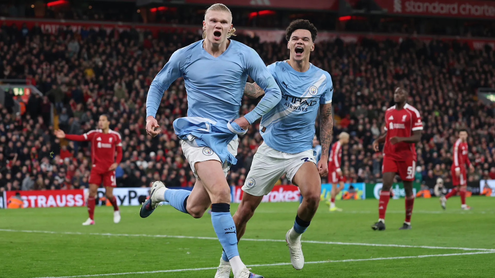 
                    City bate Liverpool e mantém pressão ao Arsenal, em final de 'loucos'
                