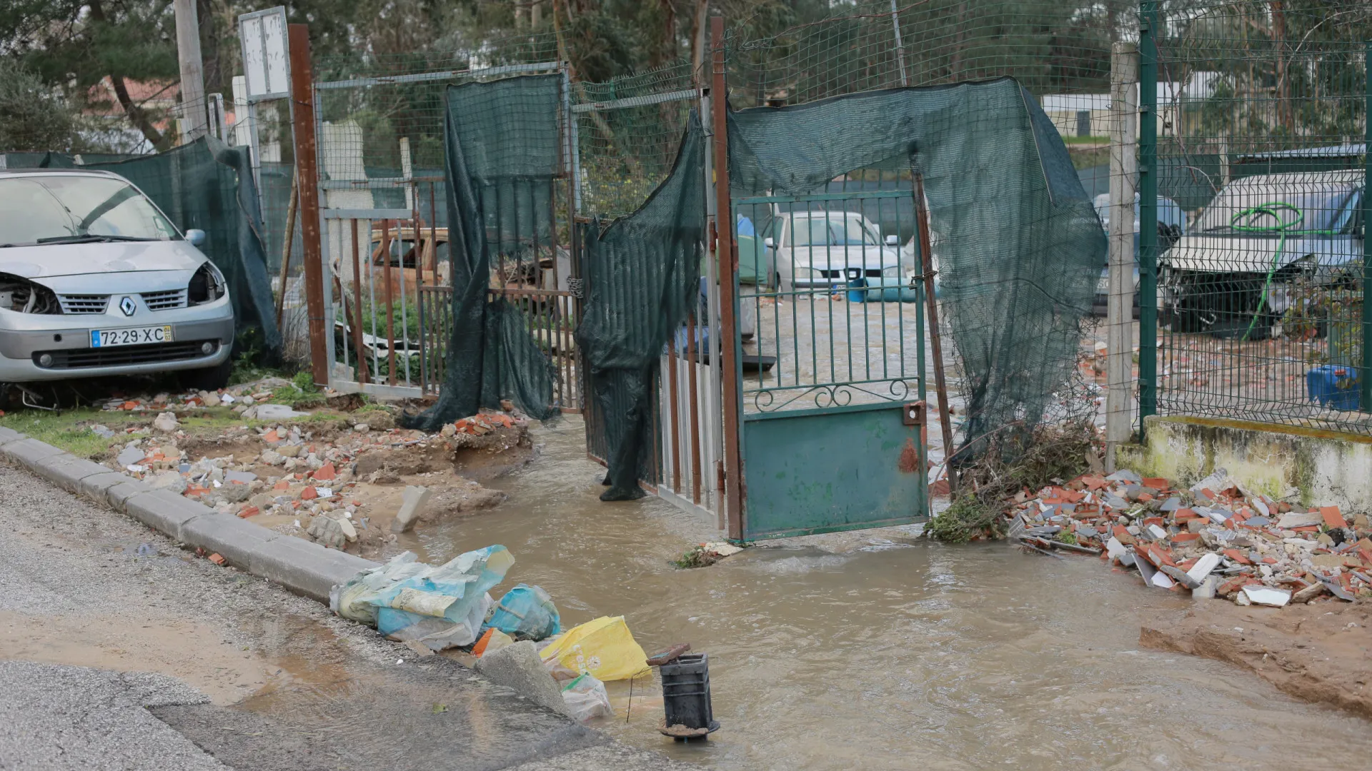 
                    Falta de água leva ao fecho de escolas em Arruda e Sobral de Monte Agraço
                
