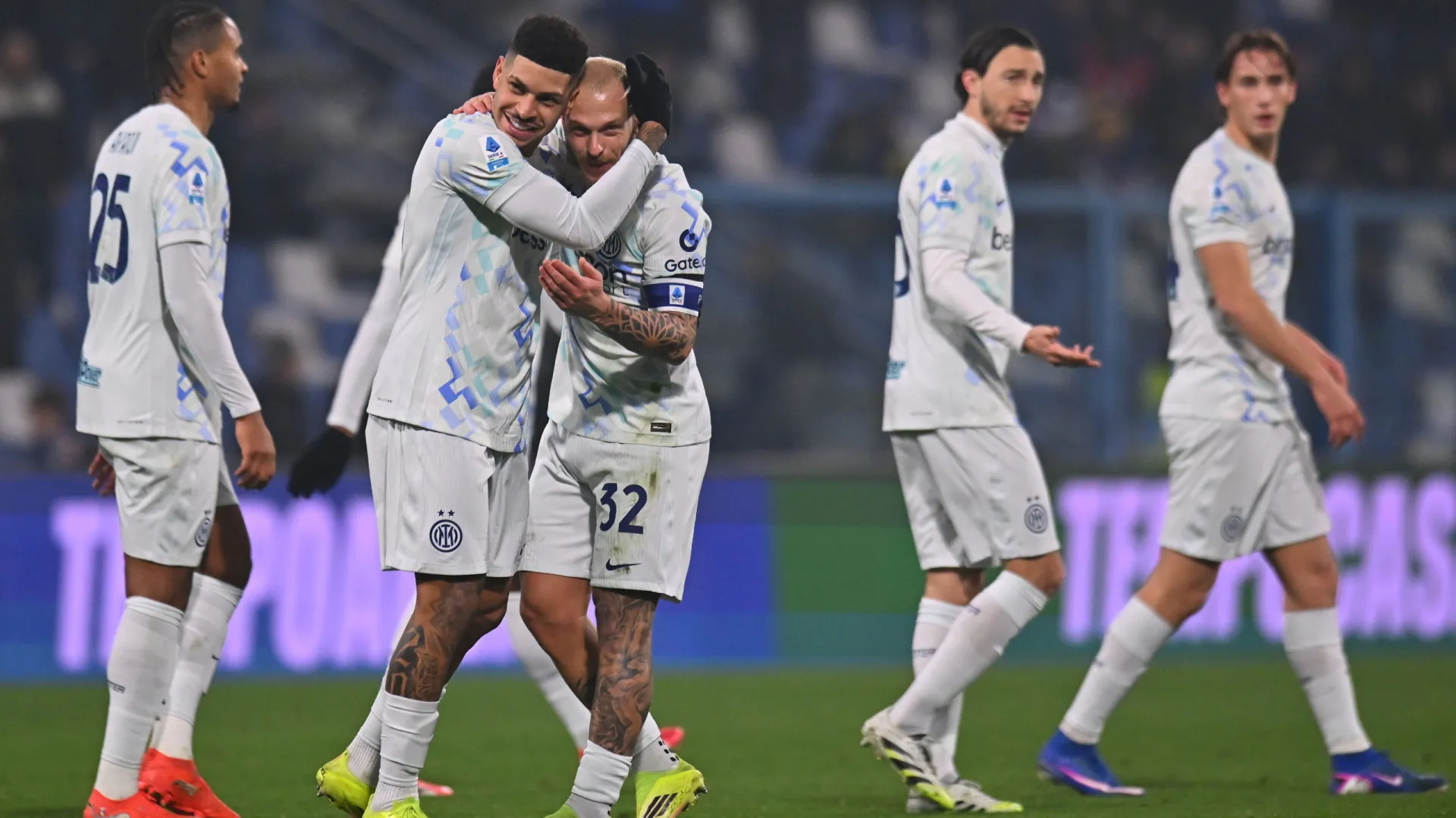 
                    Inter consolida liderança com goleada ao Sassuolo. João Mário estreia-se
                