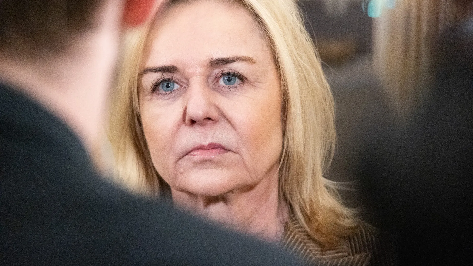 
                    Diplomata norueguesa demite-se por alegadas ligações a Jeffrey Epstein
                