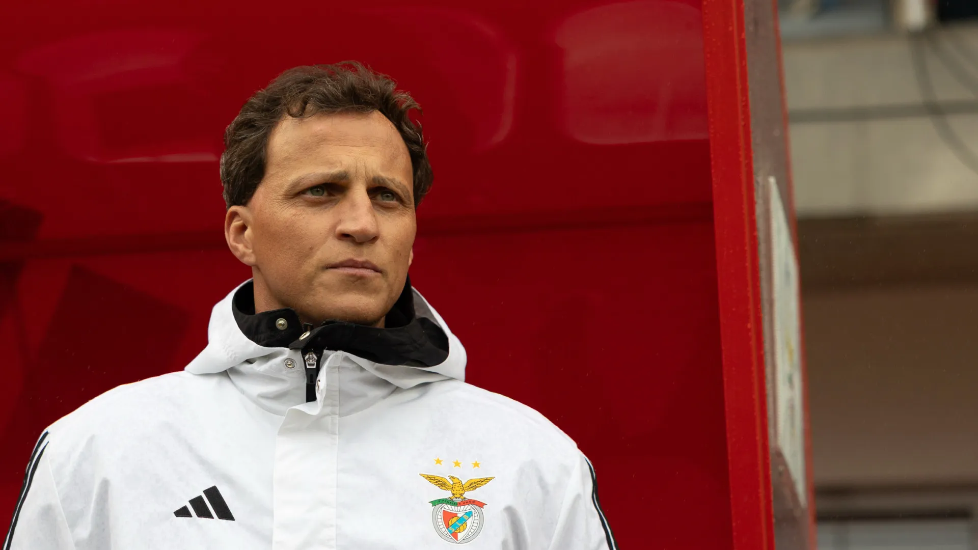 
                    Benfica vence Sporting no dérbi no Seixal e dispara na liderança
                