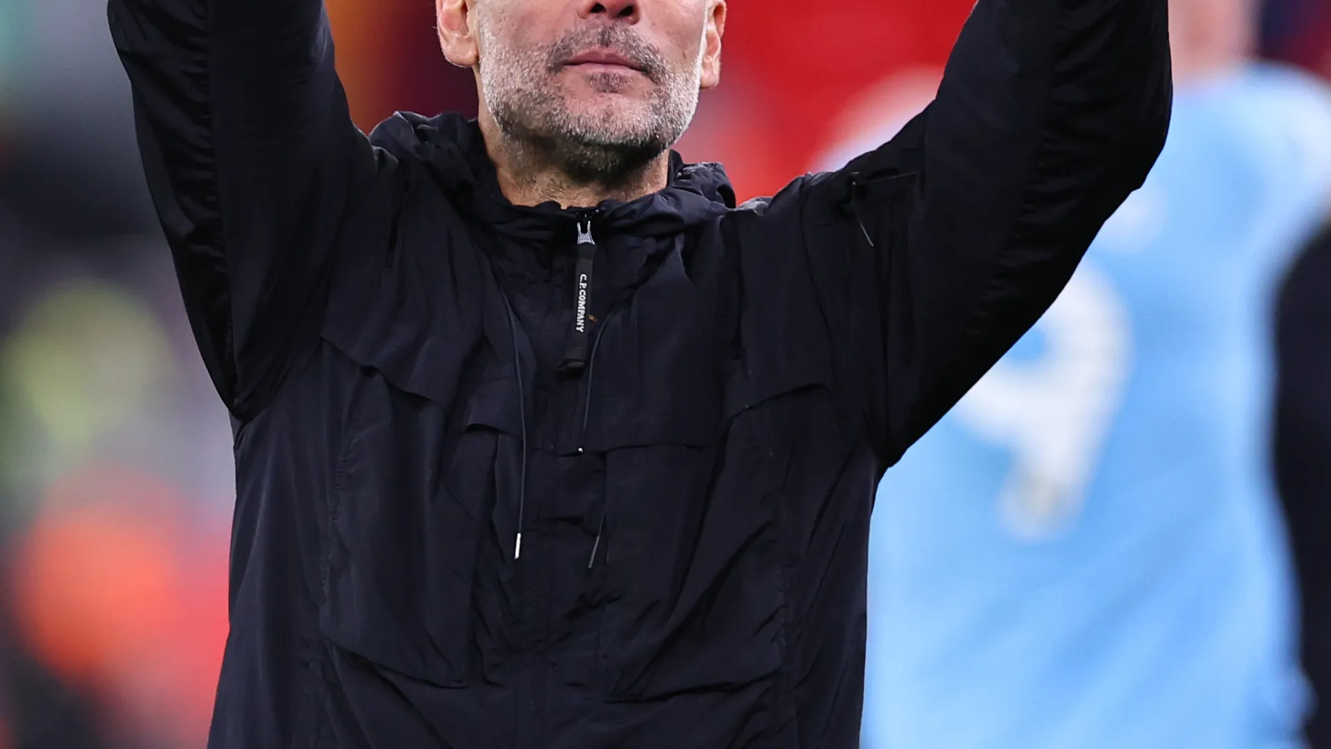 
                    Guardiola não baixa os braços: 