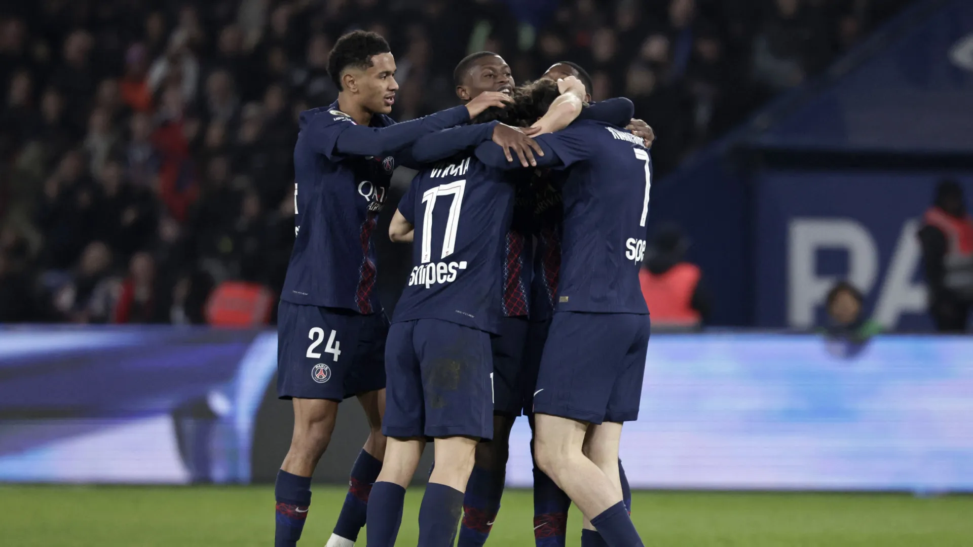
                    Paris Saint-Germain humilha Marseille em festival de golos e retoma trono
                