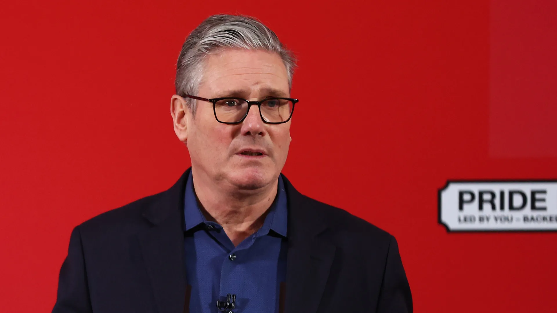 
                    Diretor de comunicação de Keir Starmer demite-se. Governante não
                