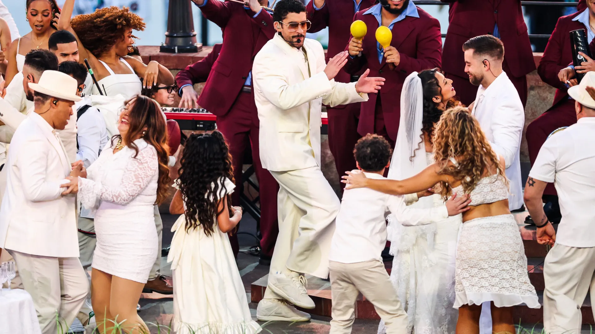 
                    Republicanos pedem multas e prisão para Bad Bunny pelo espetáculo no Super Bowl
                