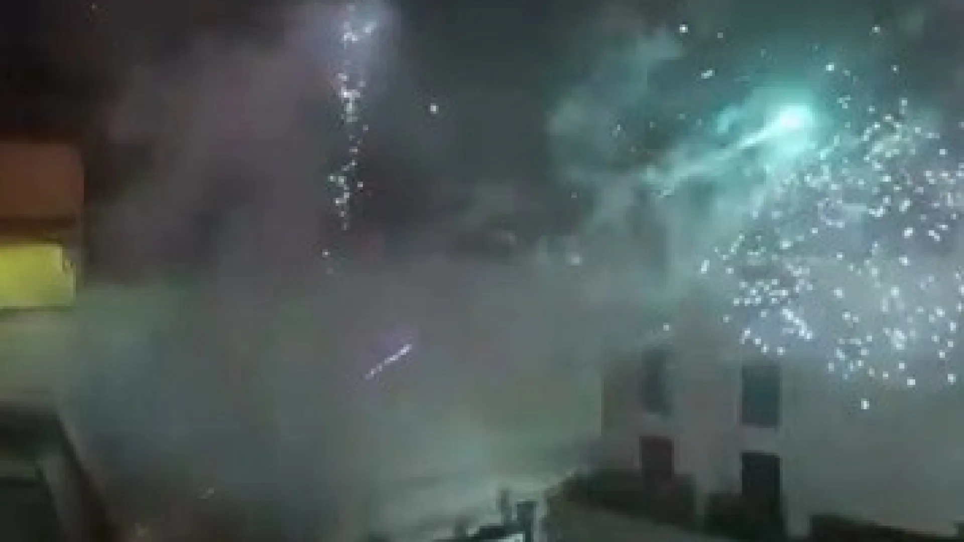 
                    Sobressalto. Fogo de artifício de madrugada junto ao hotel do Sporting
                